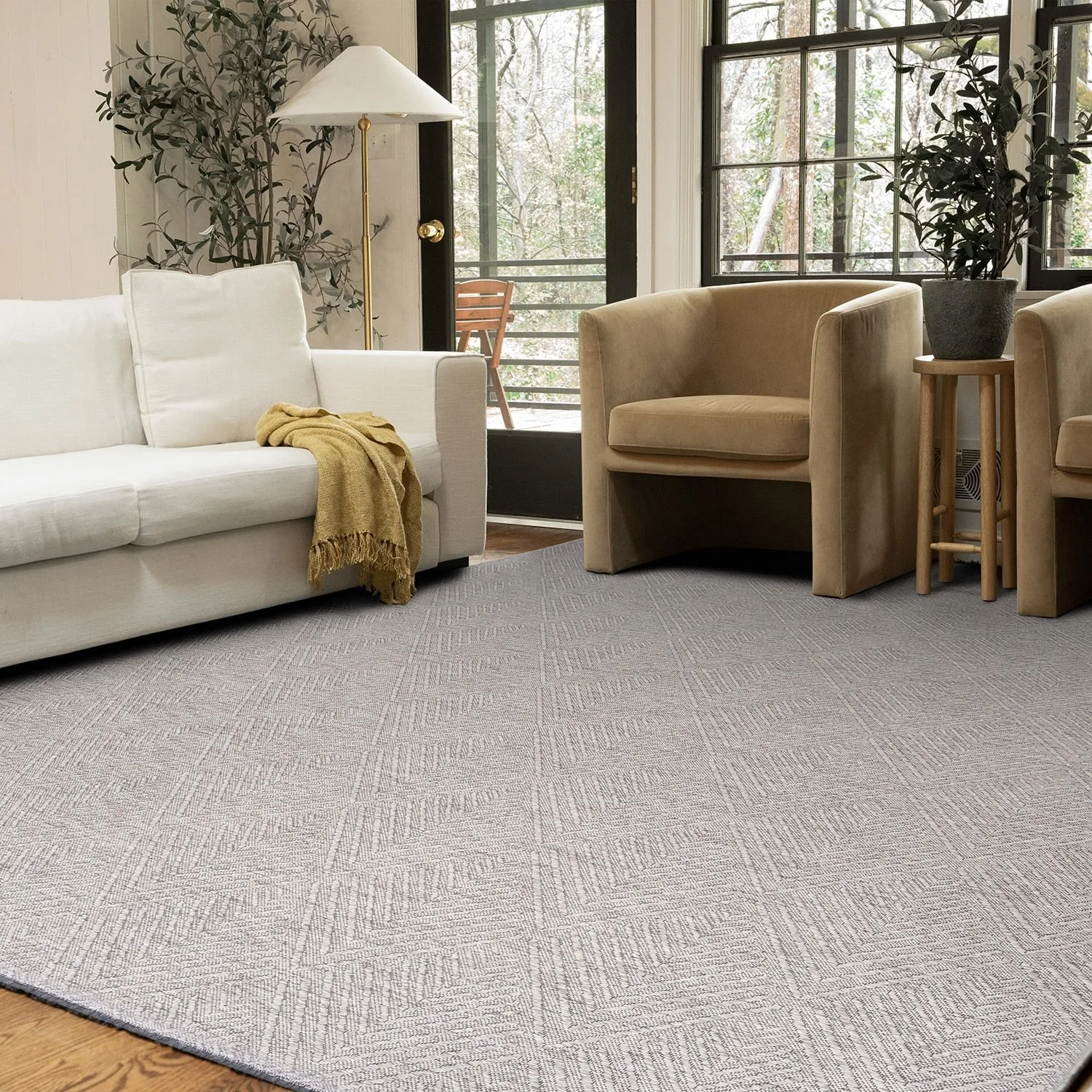 Alameda Solid Color Chevron Machine Washable Indoor Area Rug
