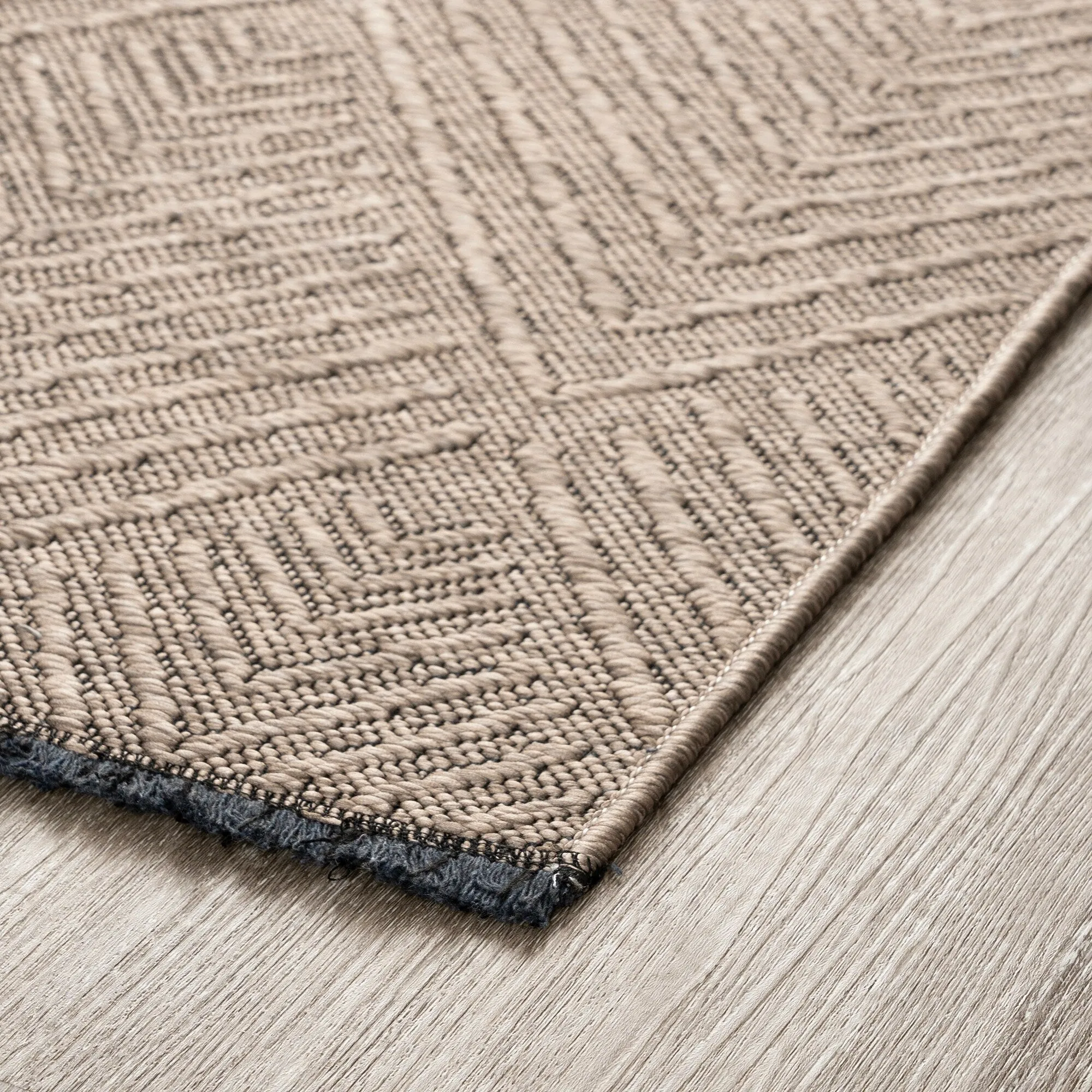 Alameda Solid Color Chevron Machine Washable Indoor Area Rug