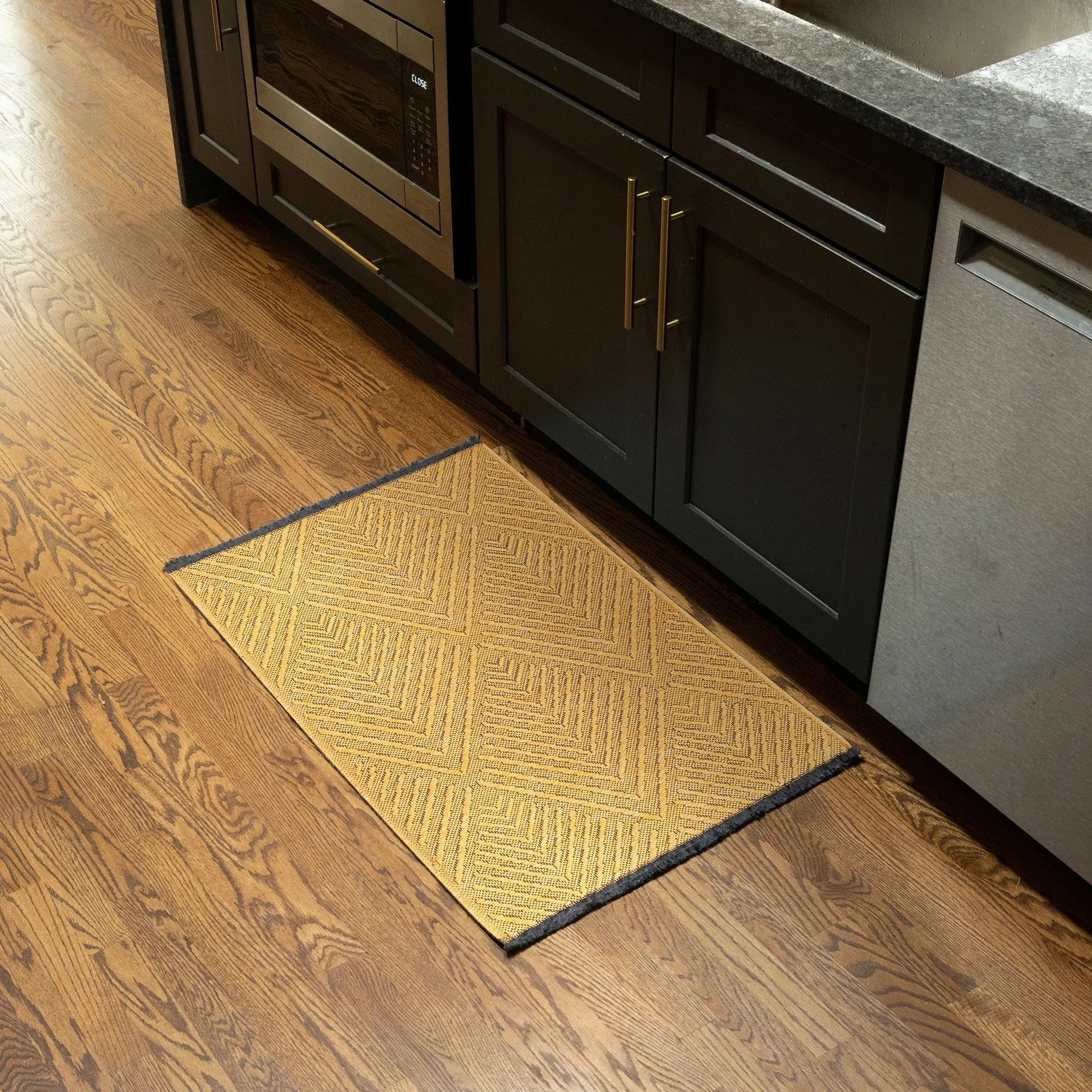 Alameda Solid Color Chevron Machine Washable Indoor Area Rug