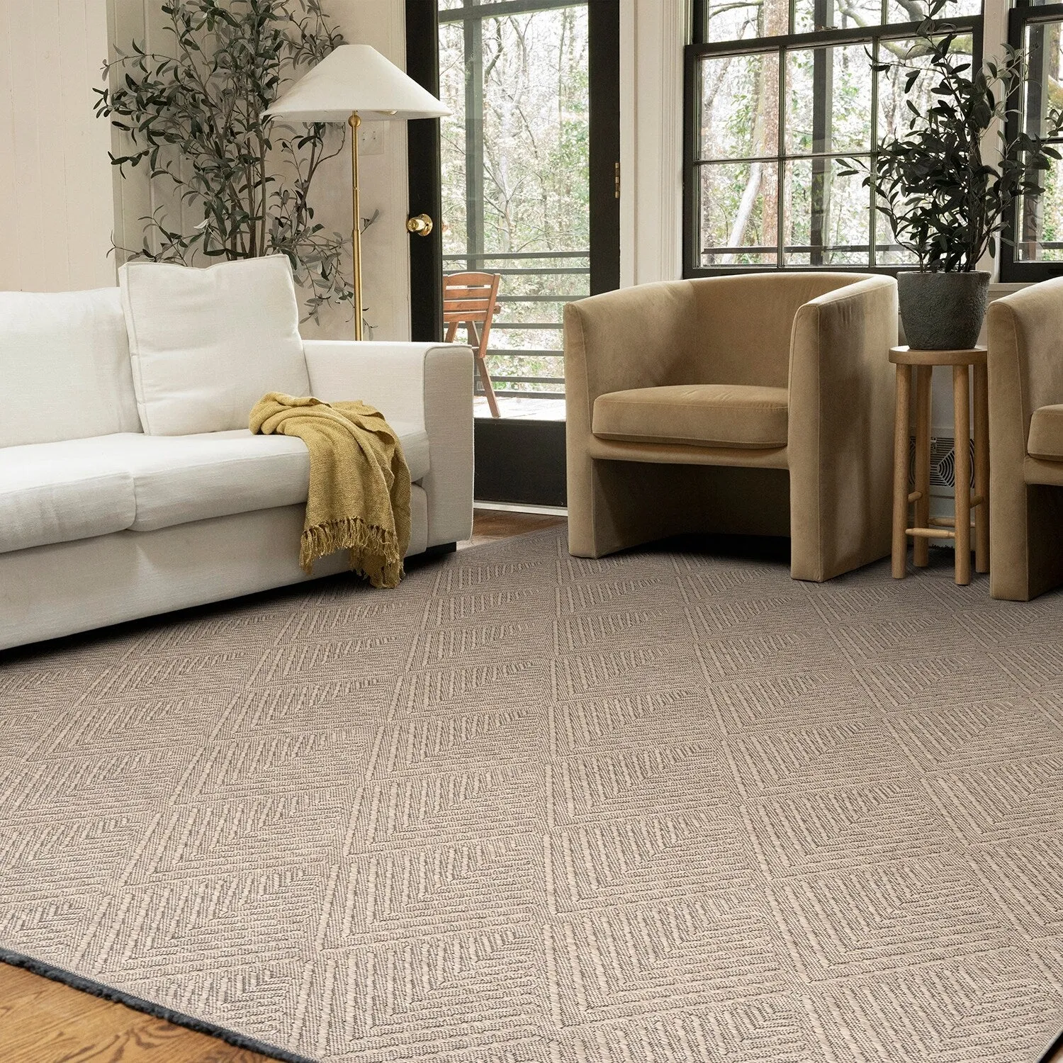 Alameda Solid Color Chevron Machine Washable Indoor Area Rug