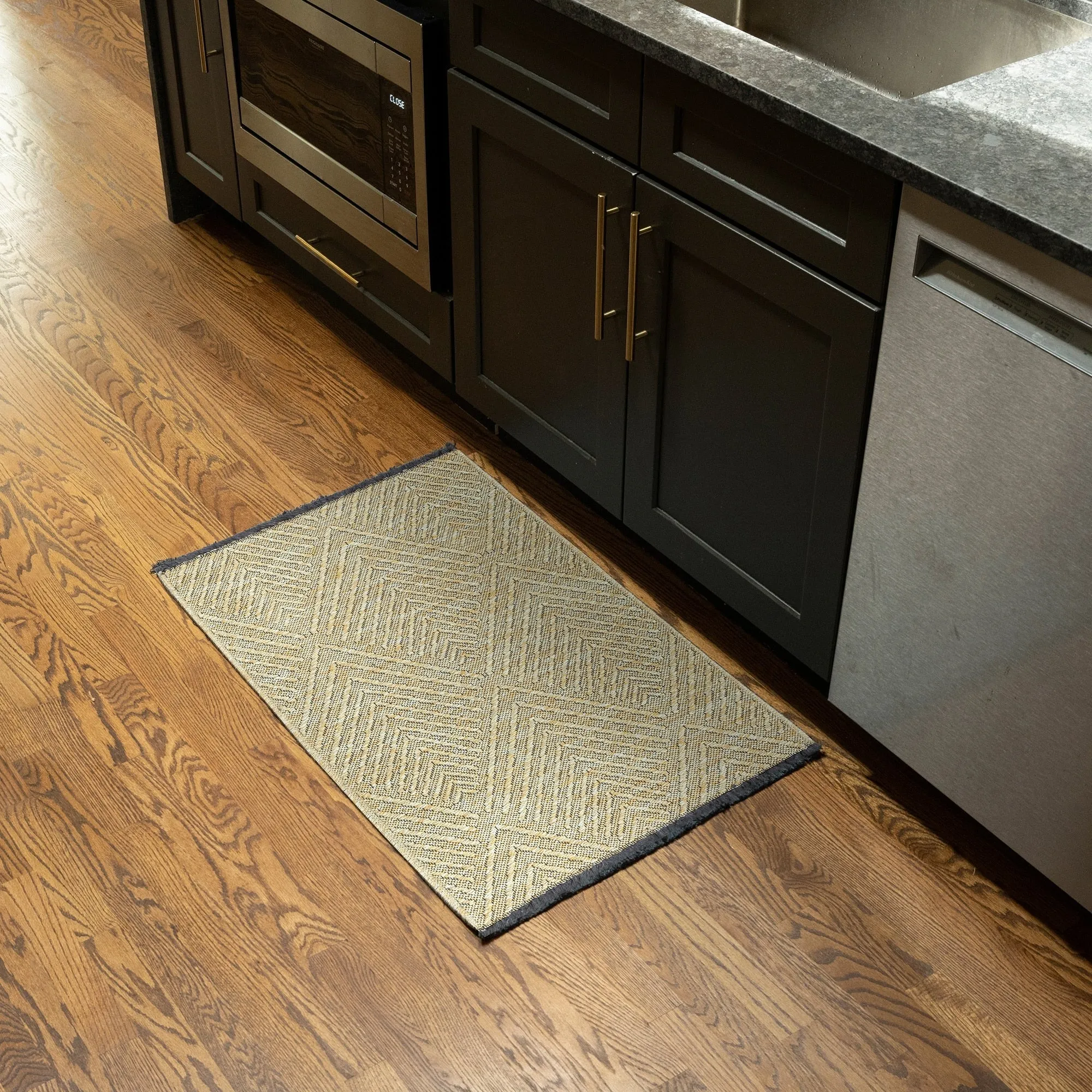 Alameda Solid Color Chevron Machine Washable Indoor Area Rug