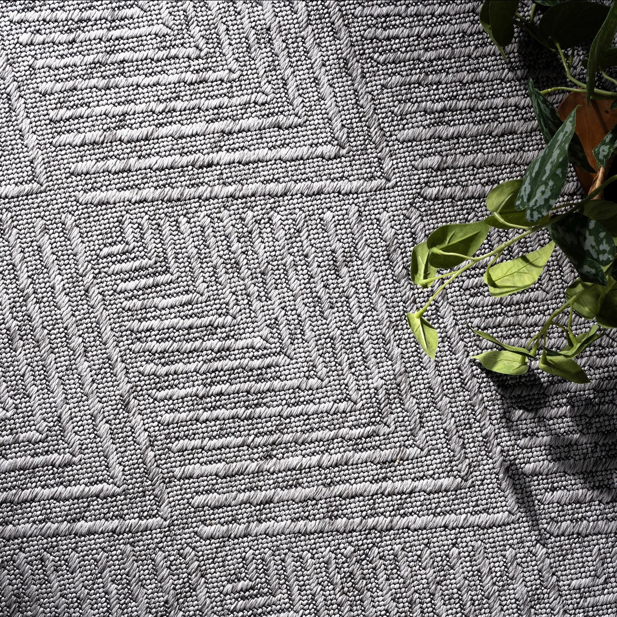 Alameda Solid Color Chevron Machine Washable Indoor Area Rug