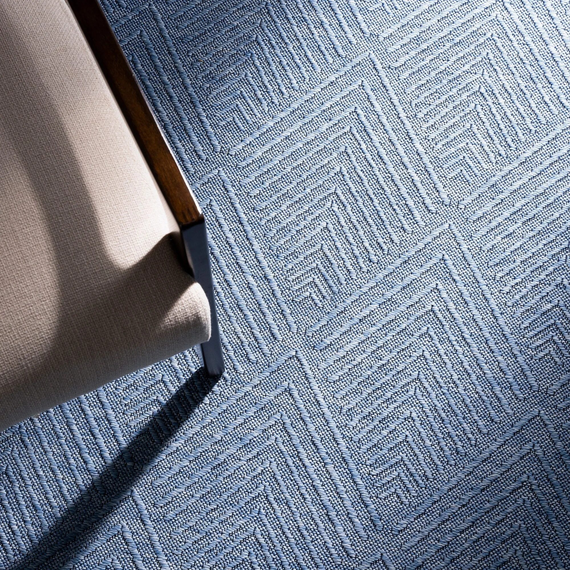 Alameda Solid Color Chevron Machine Washable Indoor Area Rug