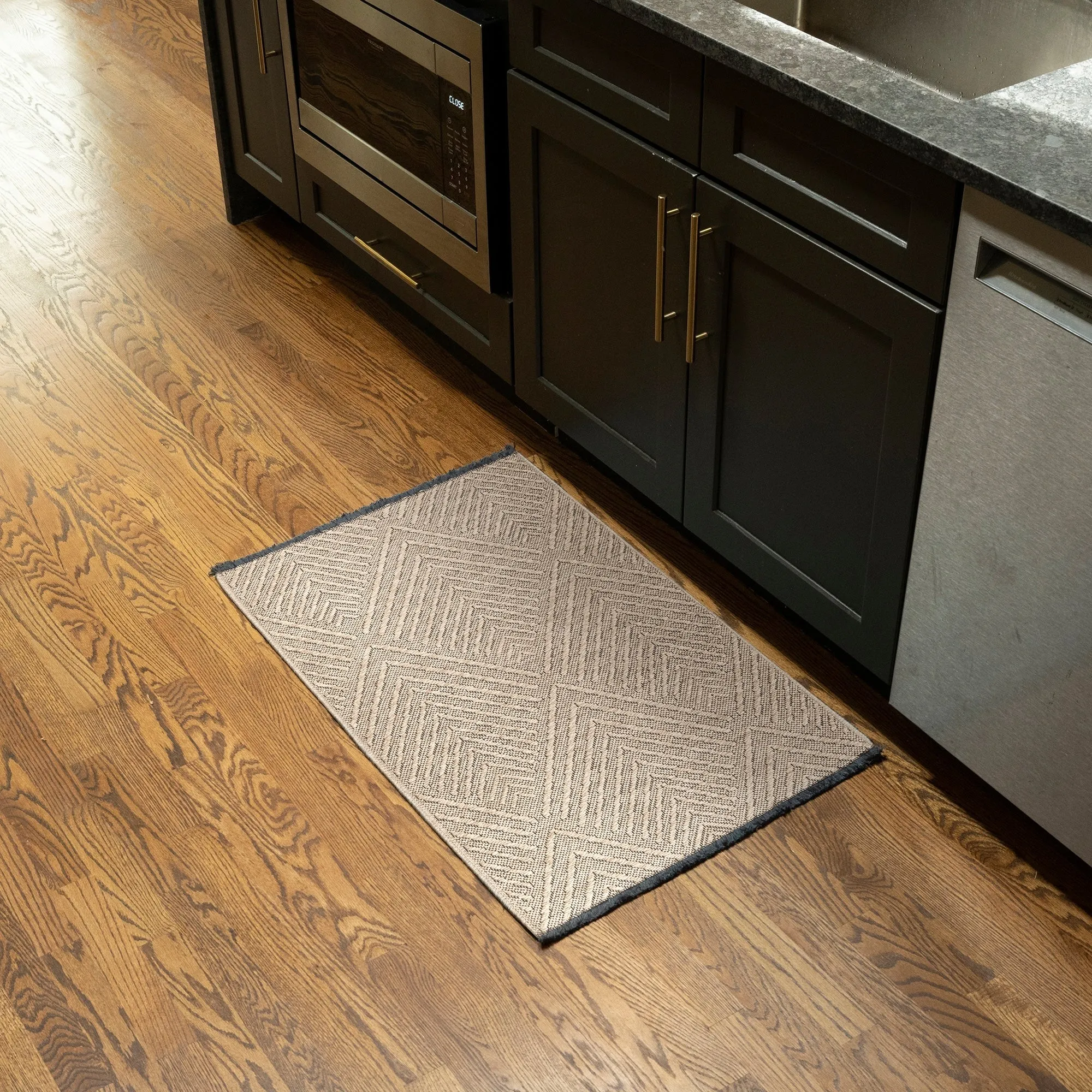Alameda Solid Color Chevron Machine Washable Indoor Area Rug