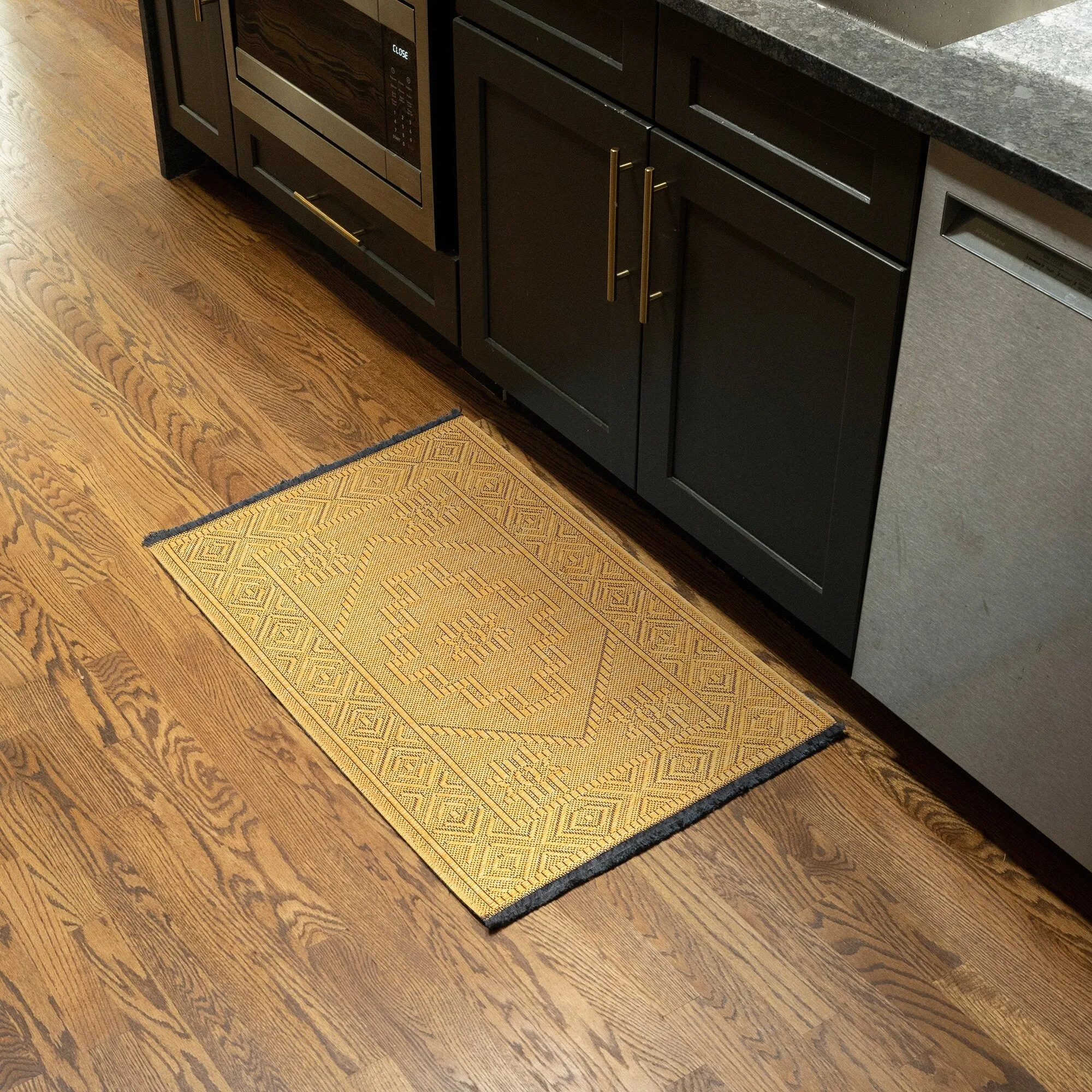 Alameda Solid Color Medallion Machine Washable Indoor Area Rug