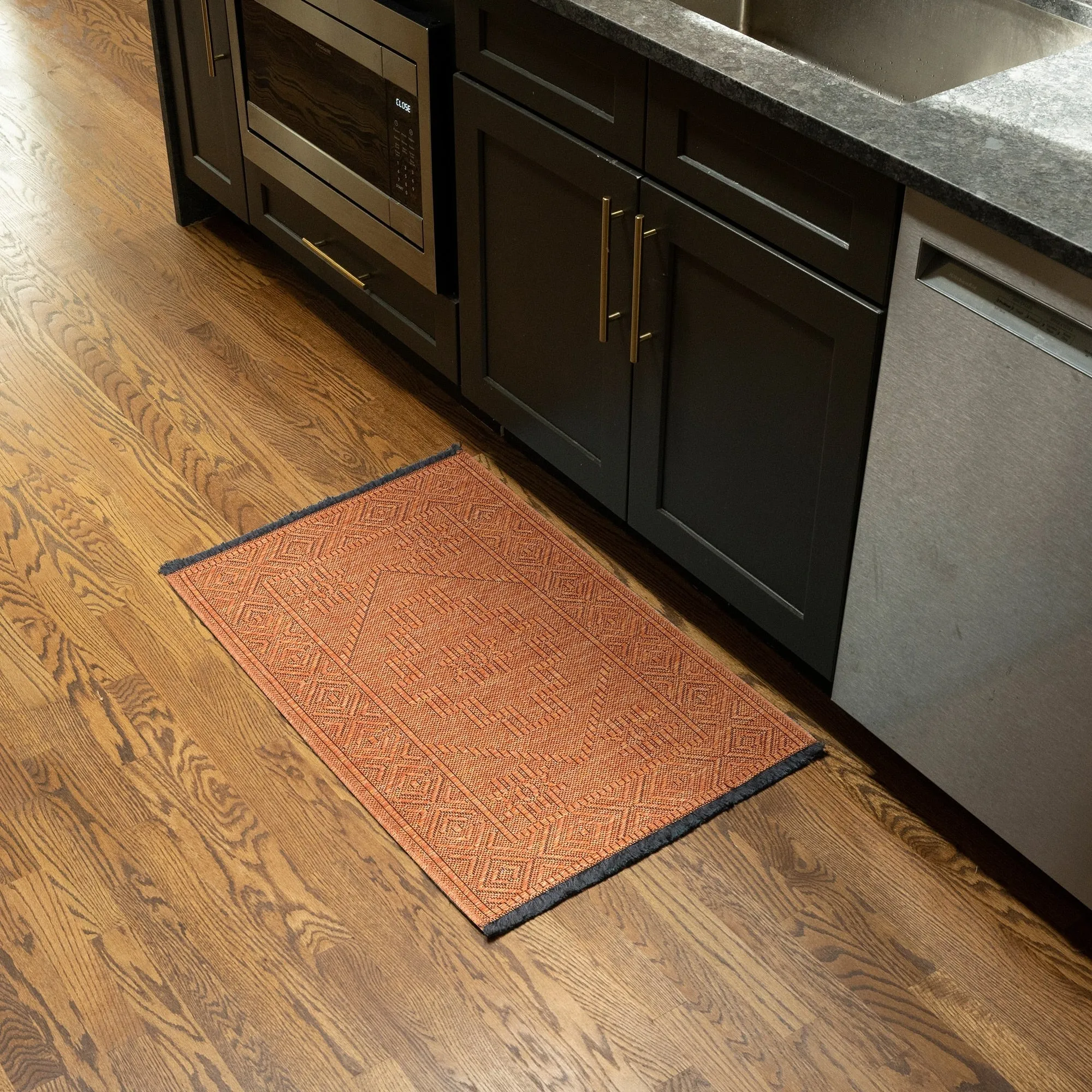 Alameda Solid Color Medallion Machine Washable Indoor Area Rug