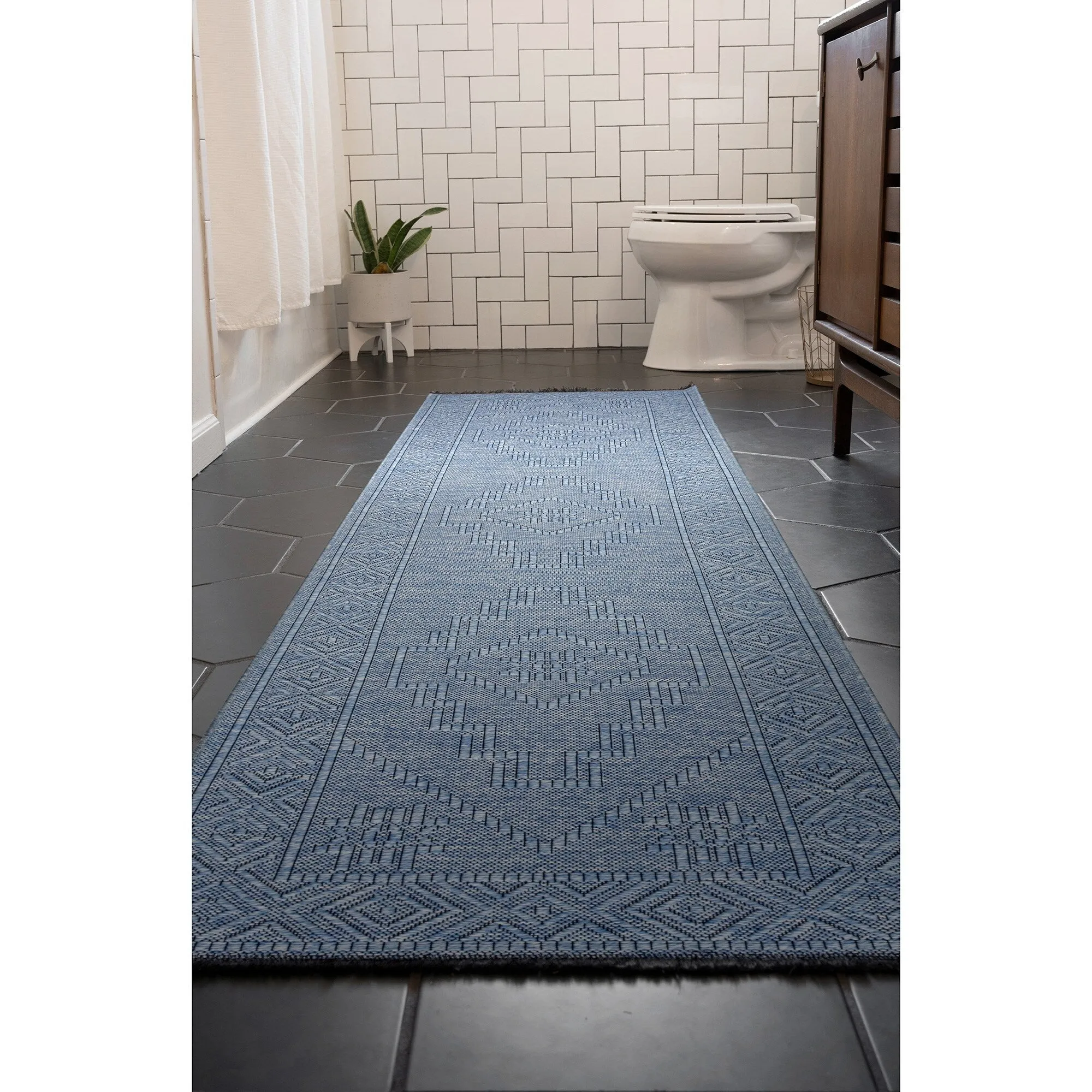 Alameda Solid Color Medallion Machine Washable Indoor Area Rug