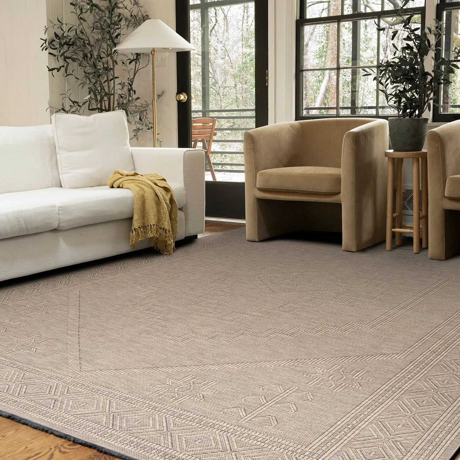Alameda Solid Color Medallion Machine Washable Indoor Area Rug