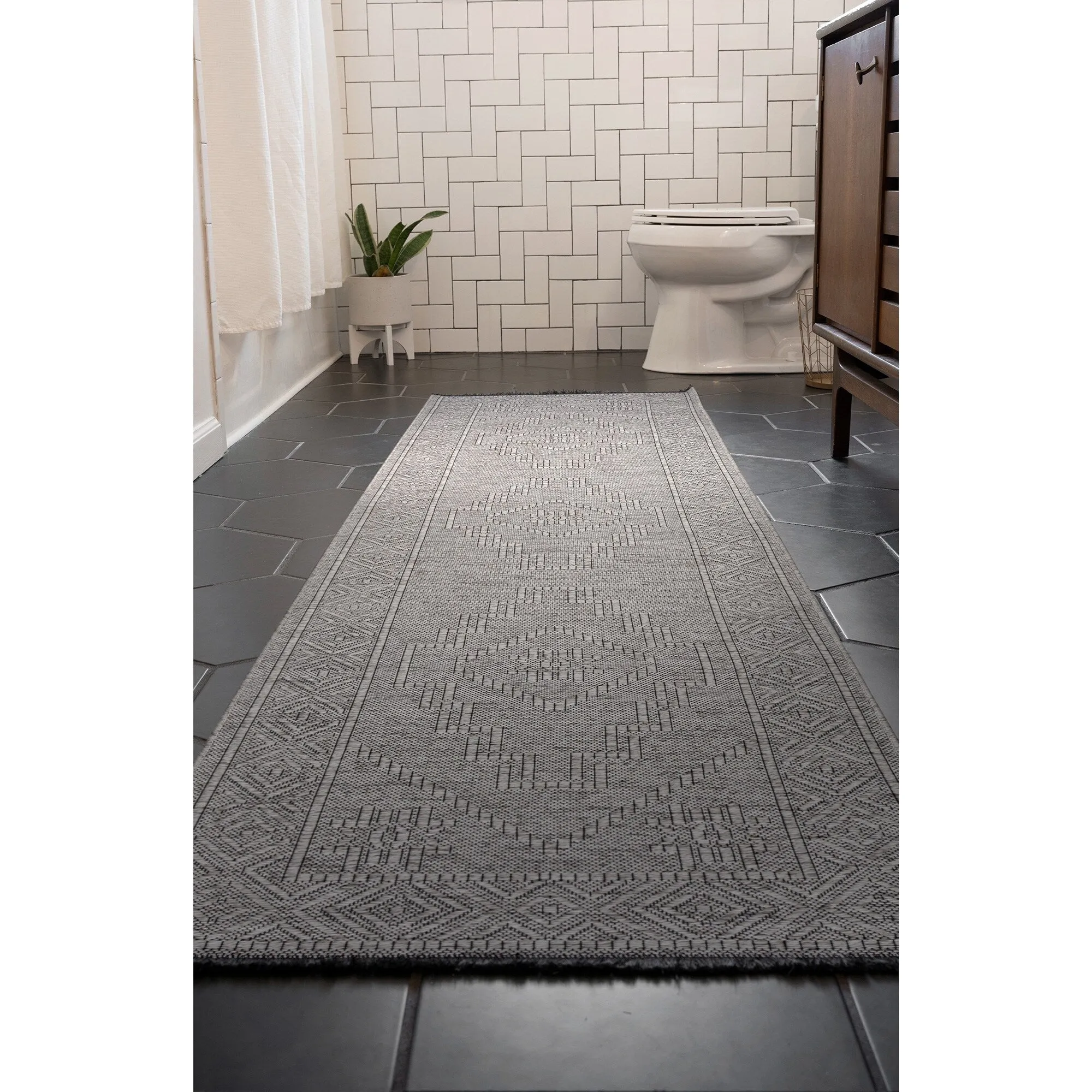 Alameda Solid Color Medallion Machine Washable Indoor Area Rug
