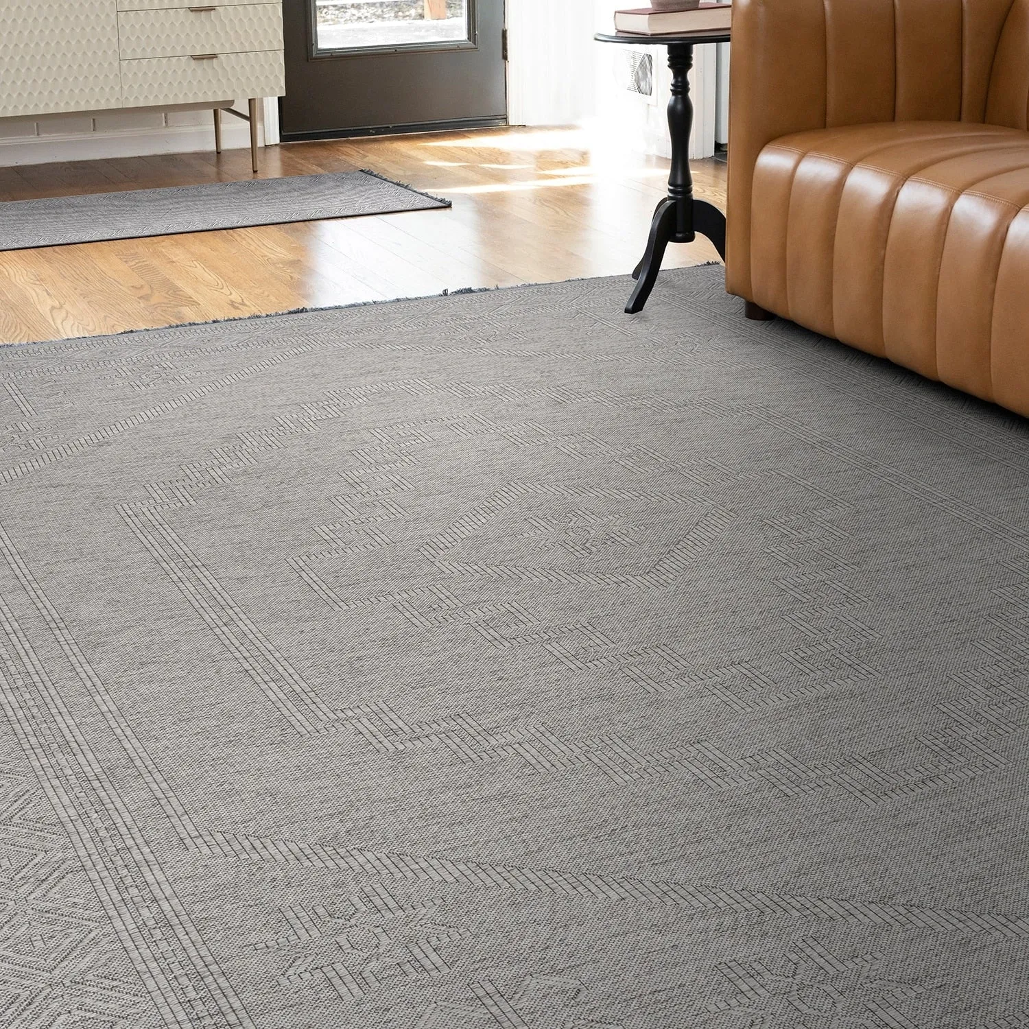Alameda Solid Color Medallion Machine Washable Indoor Area Rug