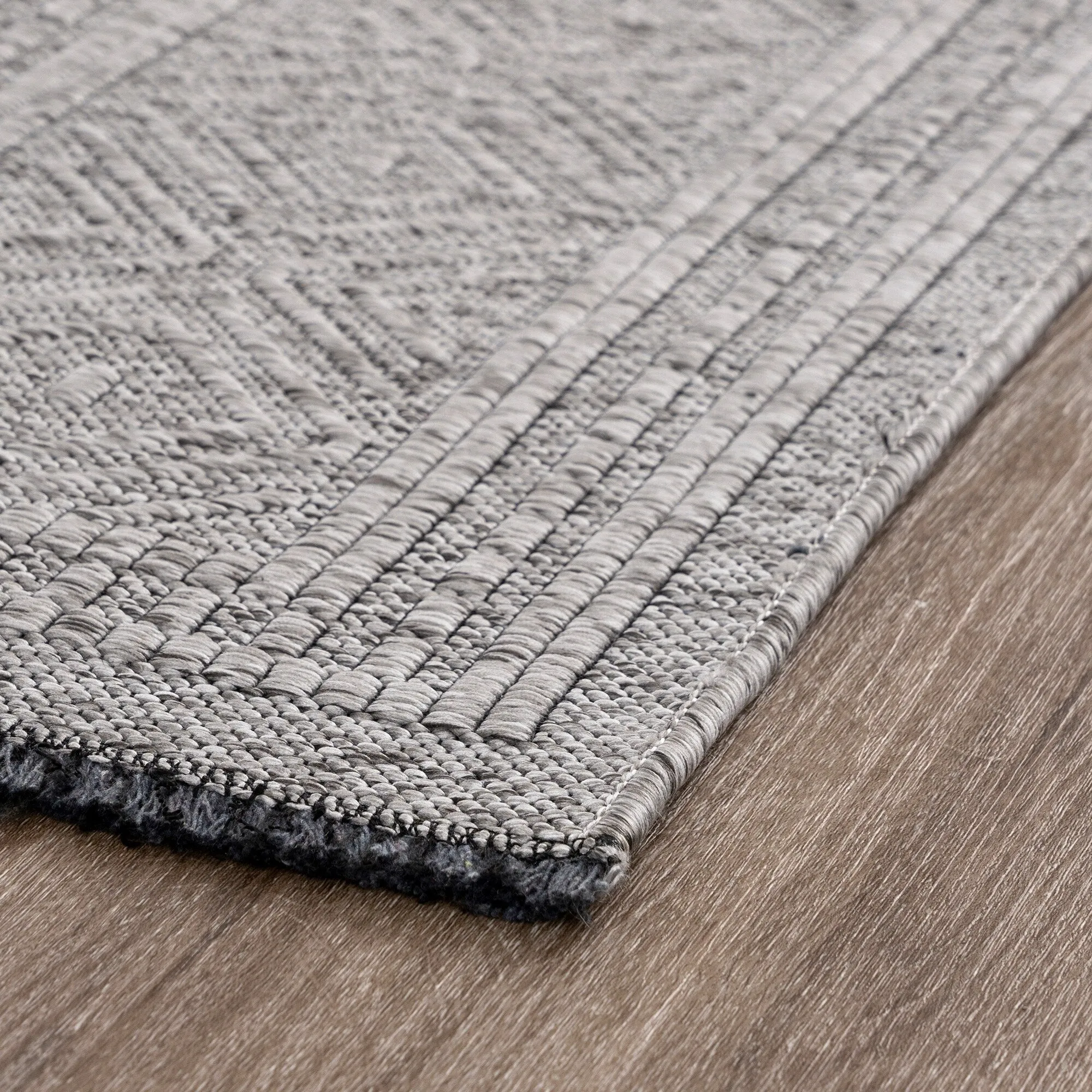 Alameda Solid Color Medallion Machine Washable Indoor Area Rug