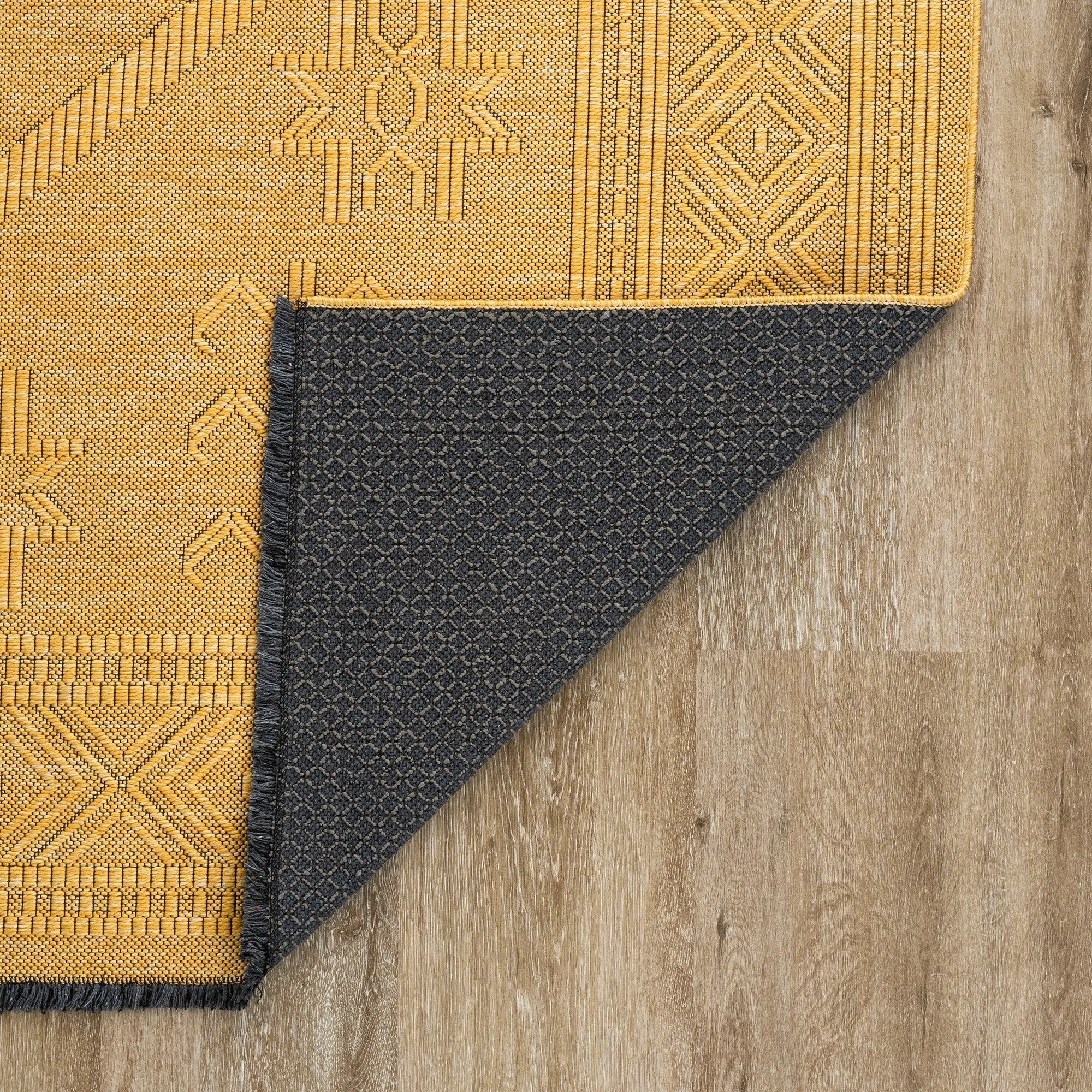 Alameda Solid Color Medallion Machine Washable Indoor Area Rug