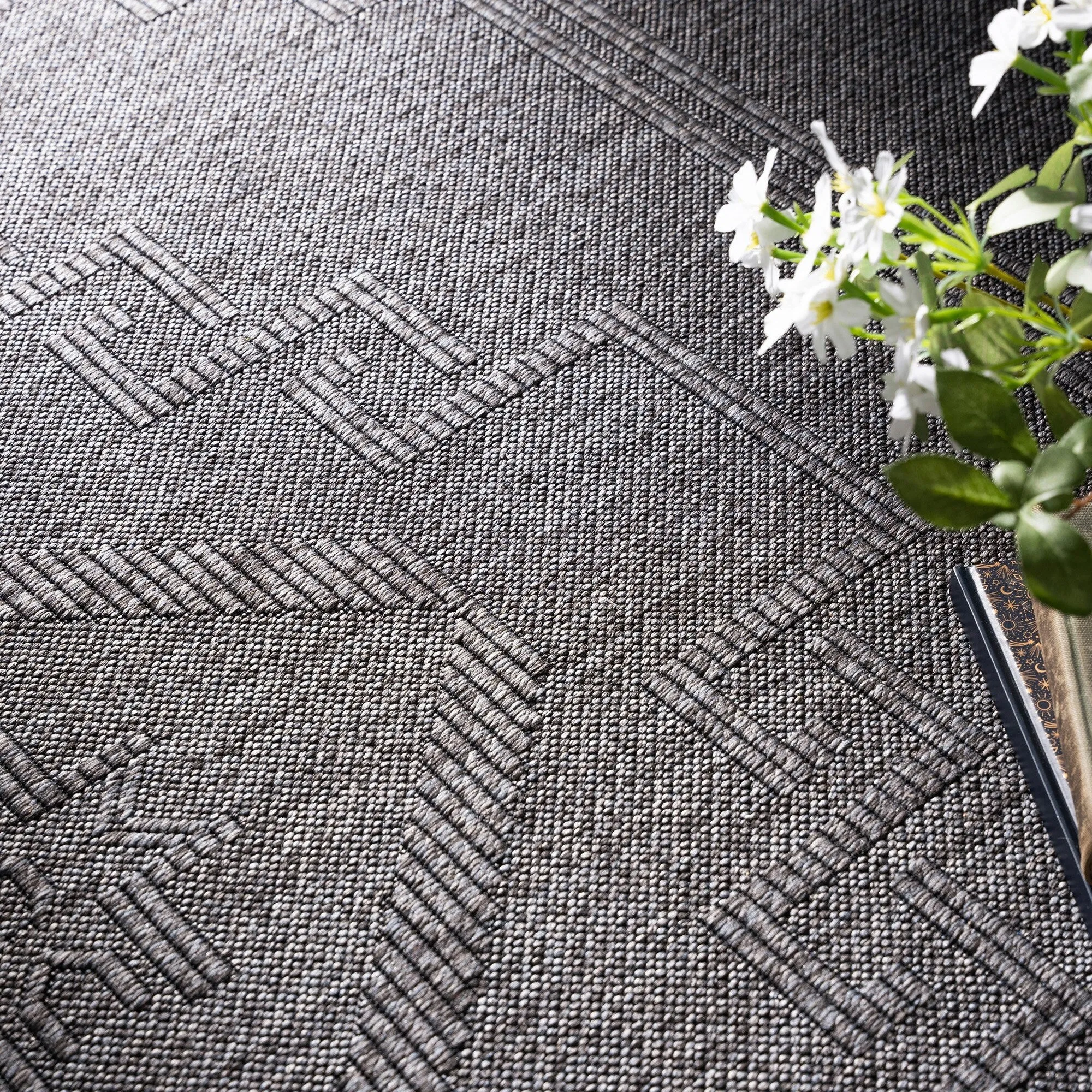Alameda Solid Color Medallion Machine Washable Indoor Area Rug