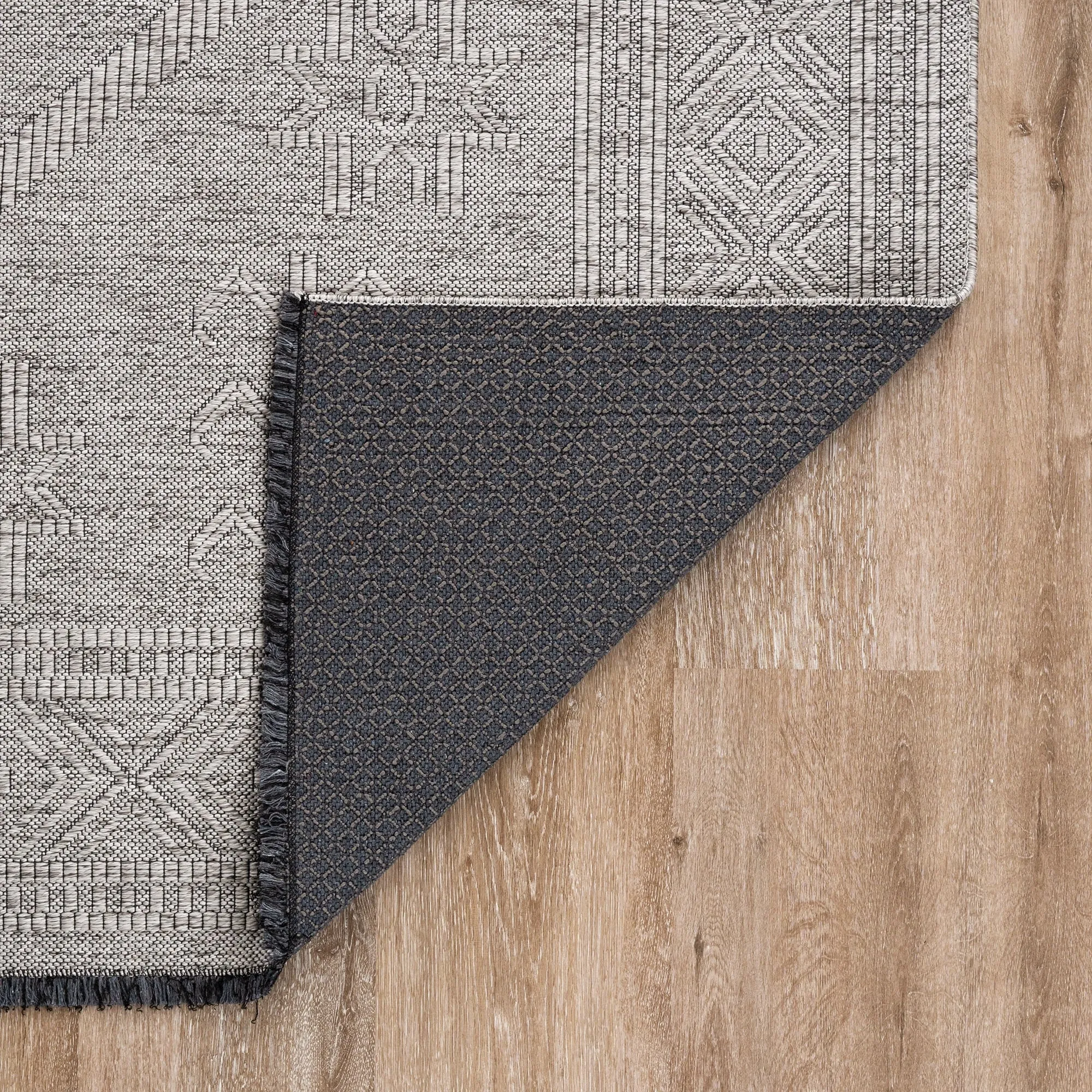 Alameda Solid Color Medallion Machine Washable Indoor Area Rug