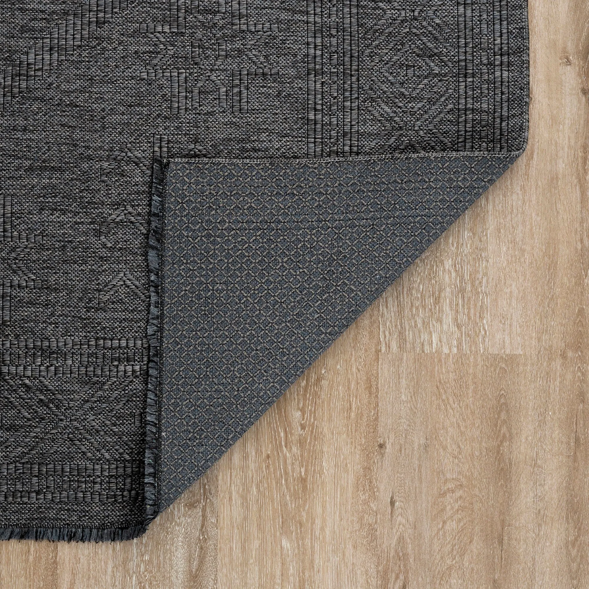 Alameda Solid Color Medallion Machine Washable Indoor Area Rug