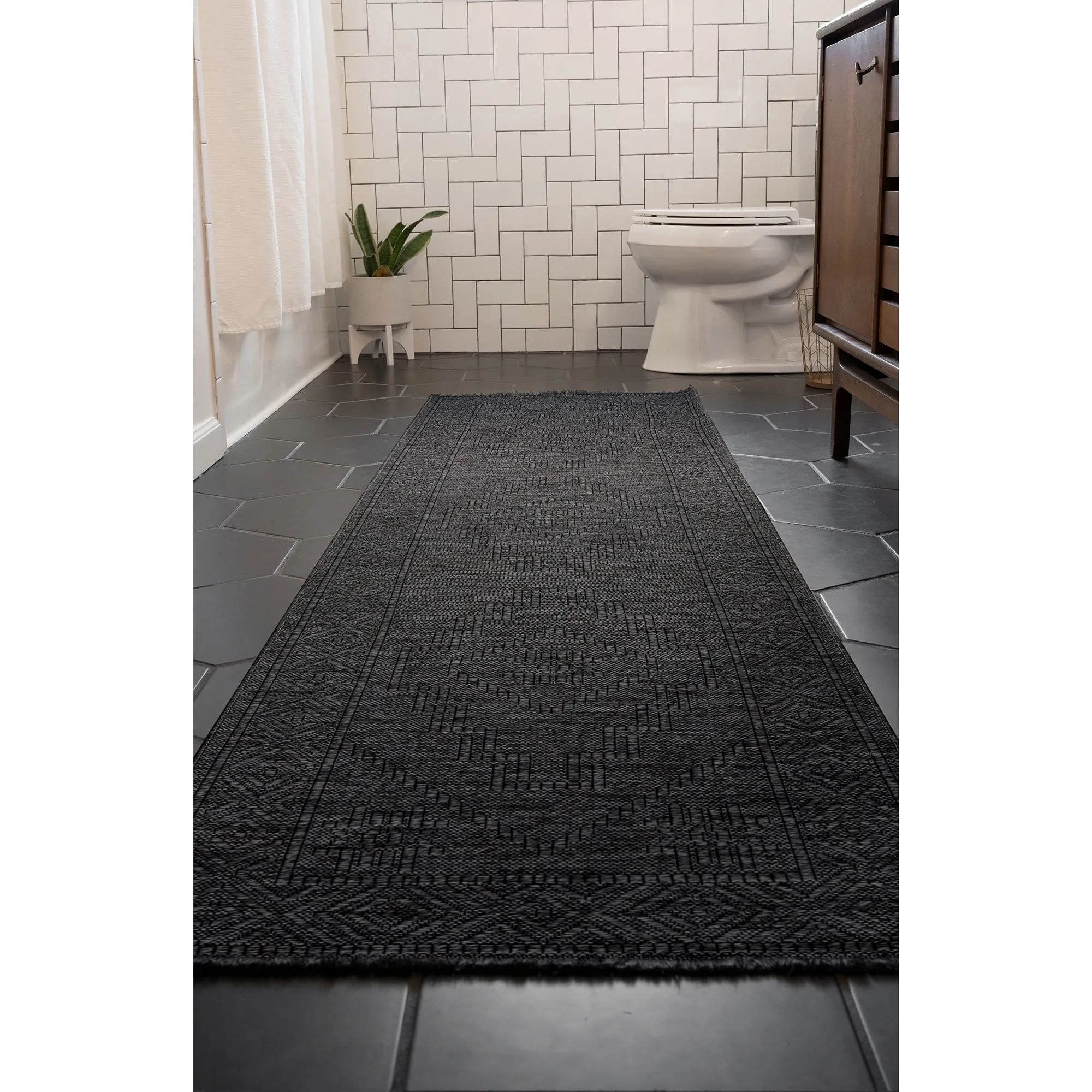 Alameda Solid Color Medallion Machine Washable Indoor Area Rug