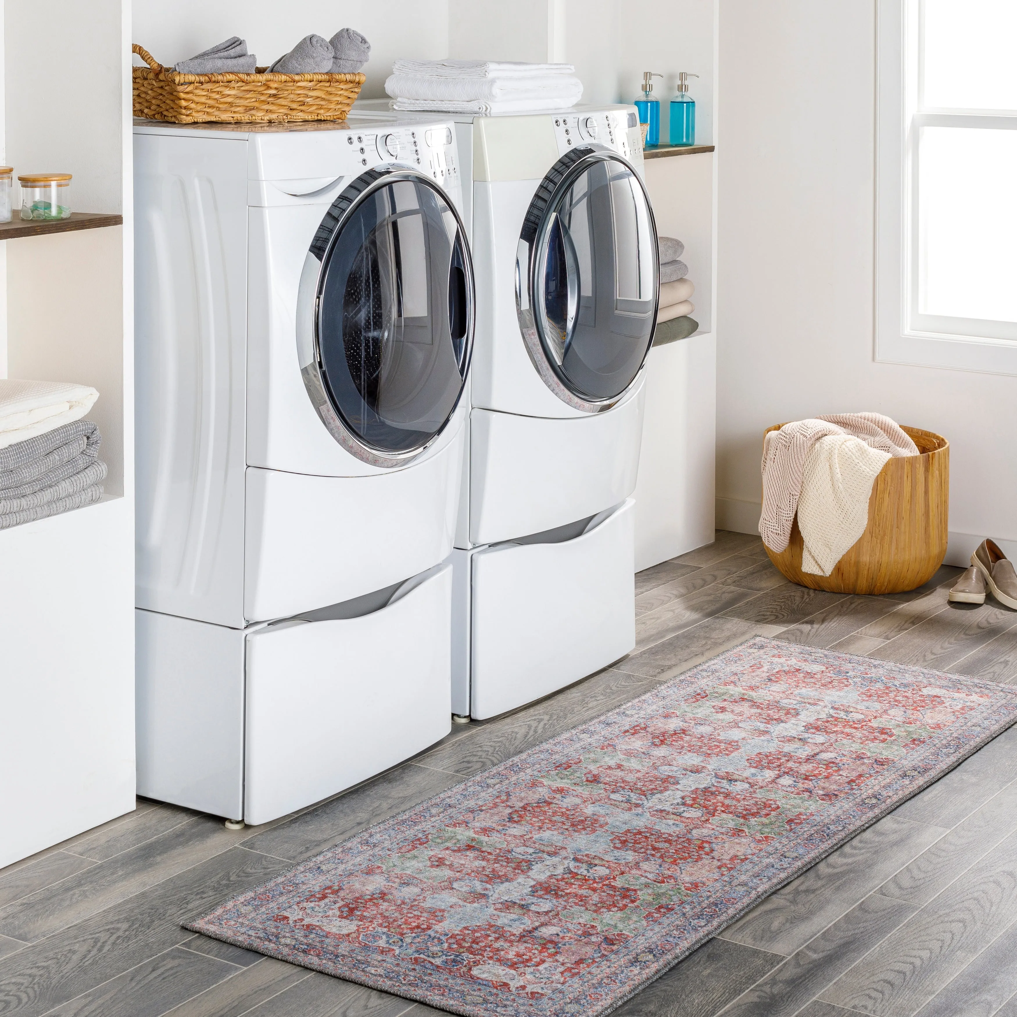 Artistic Weavers Baadur Distressed Traditional Machine Washable Area Rug