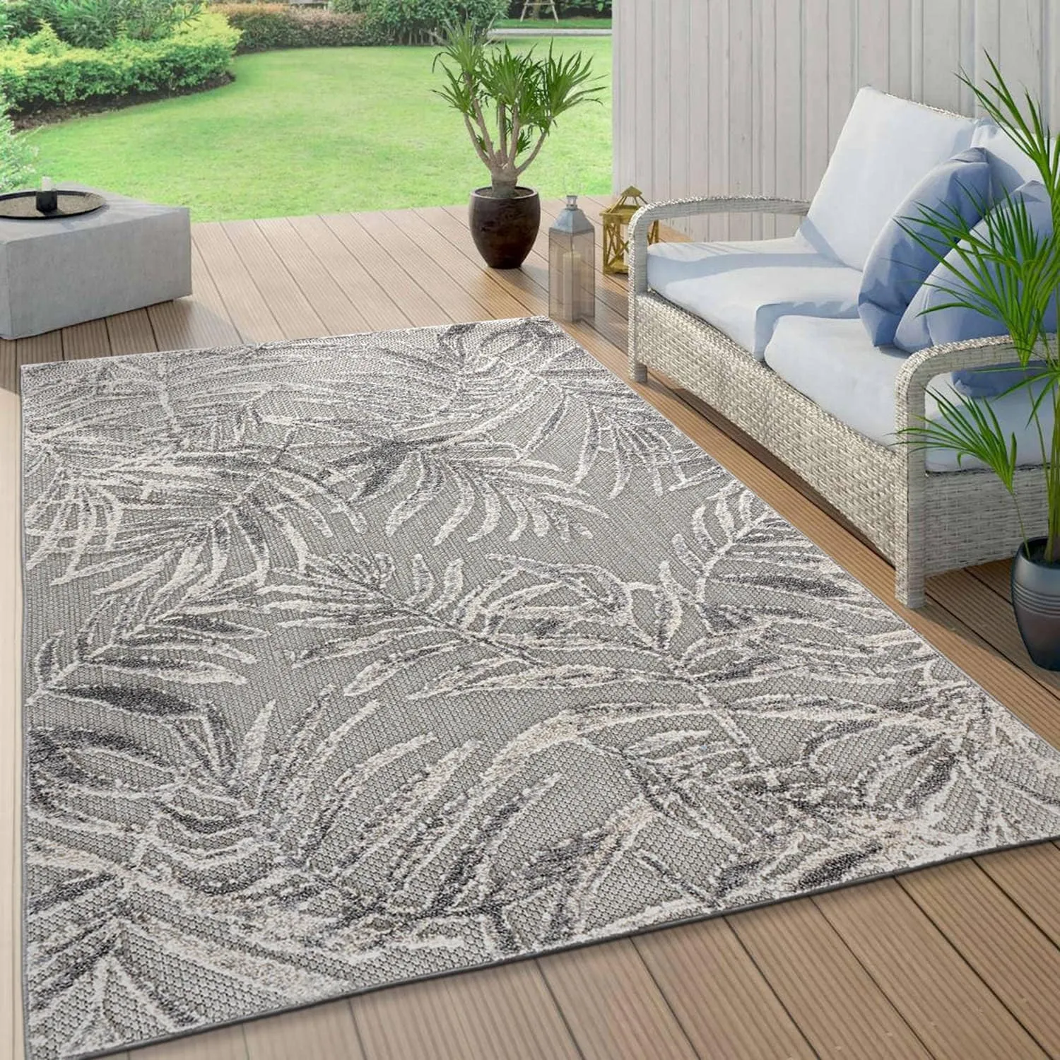 Bahama Palm Frond Floral Indoor/Outdoor Area Rug