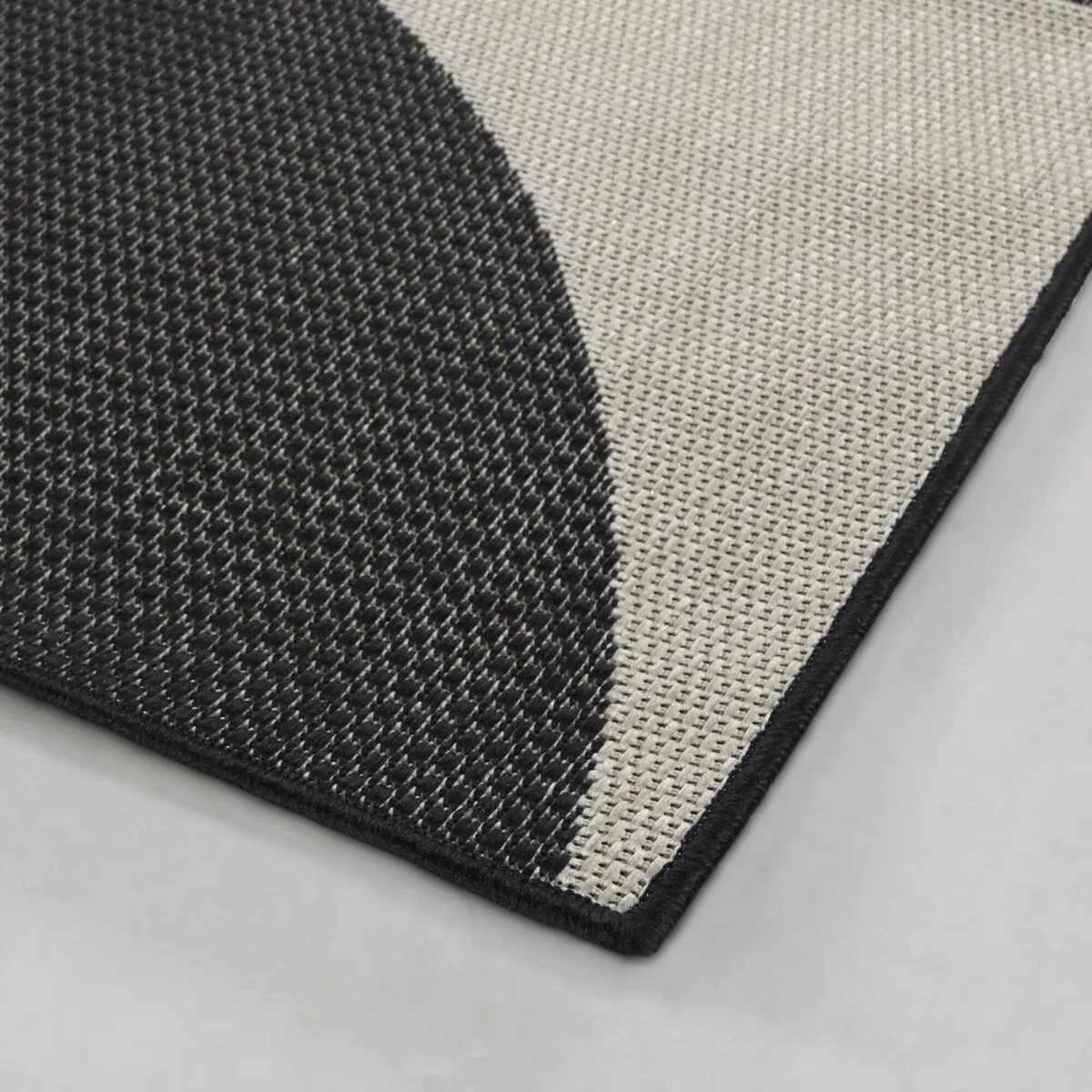 Cabrera Recycled Geometric Indoor/Outdoor Area Rug