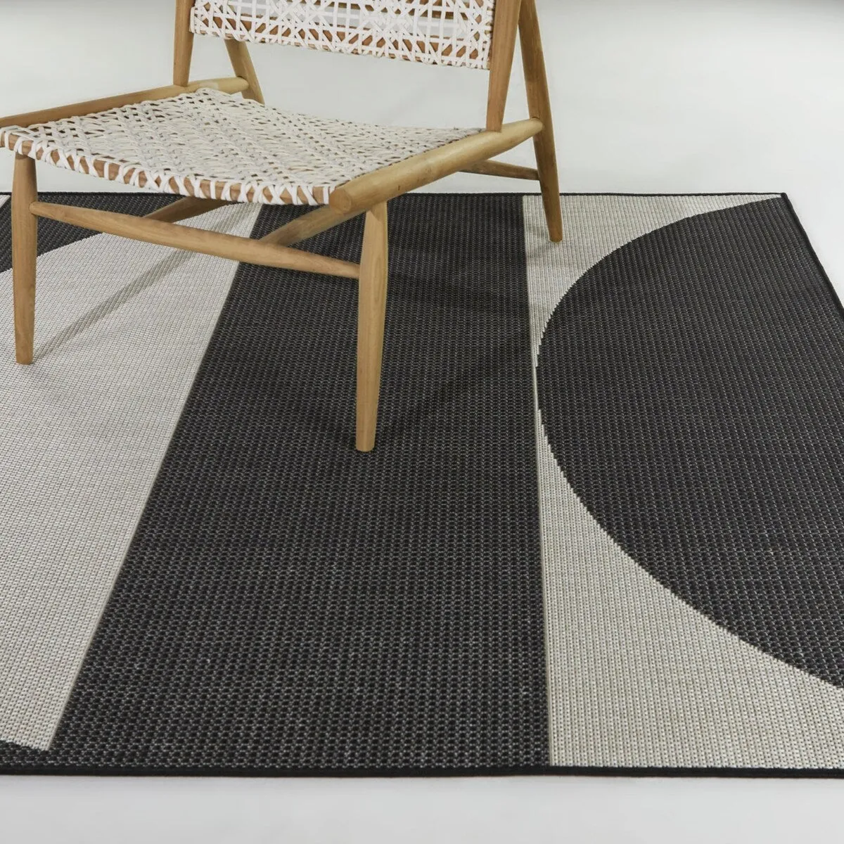 Cabrera Recycled Geometric Indoor/Outdoor Area Rug