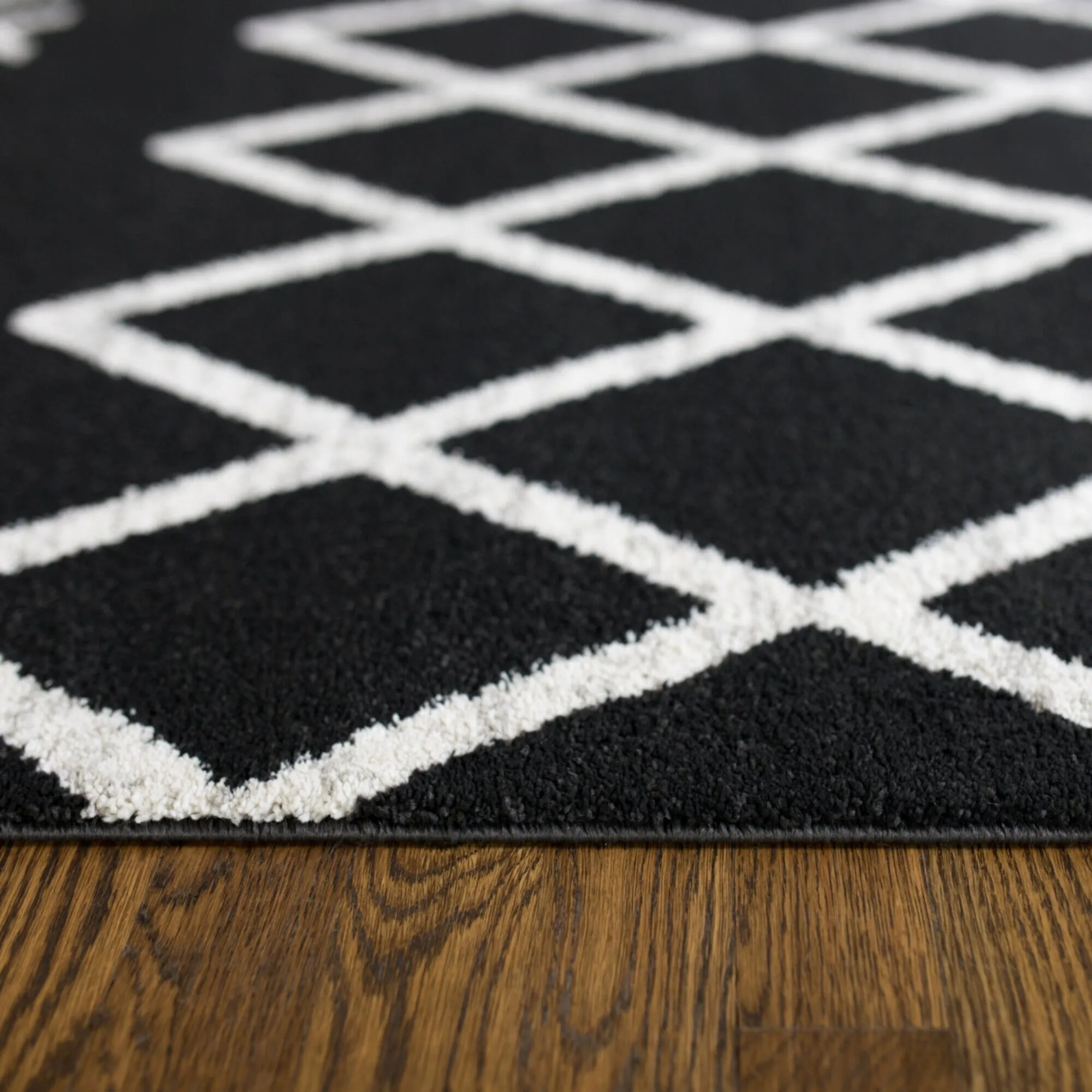 Carson Carrington Salsaker Geometric Area Rug