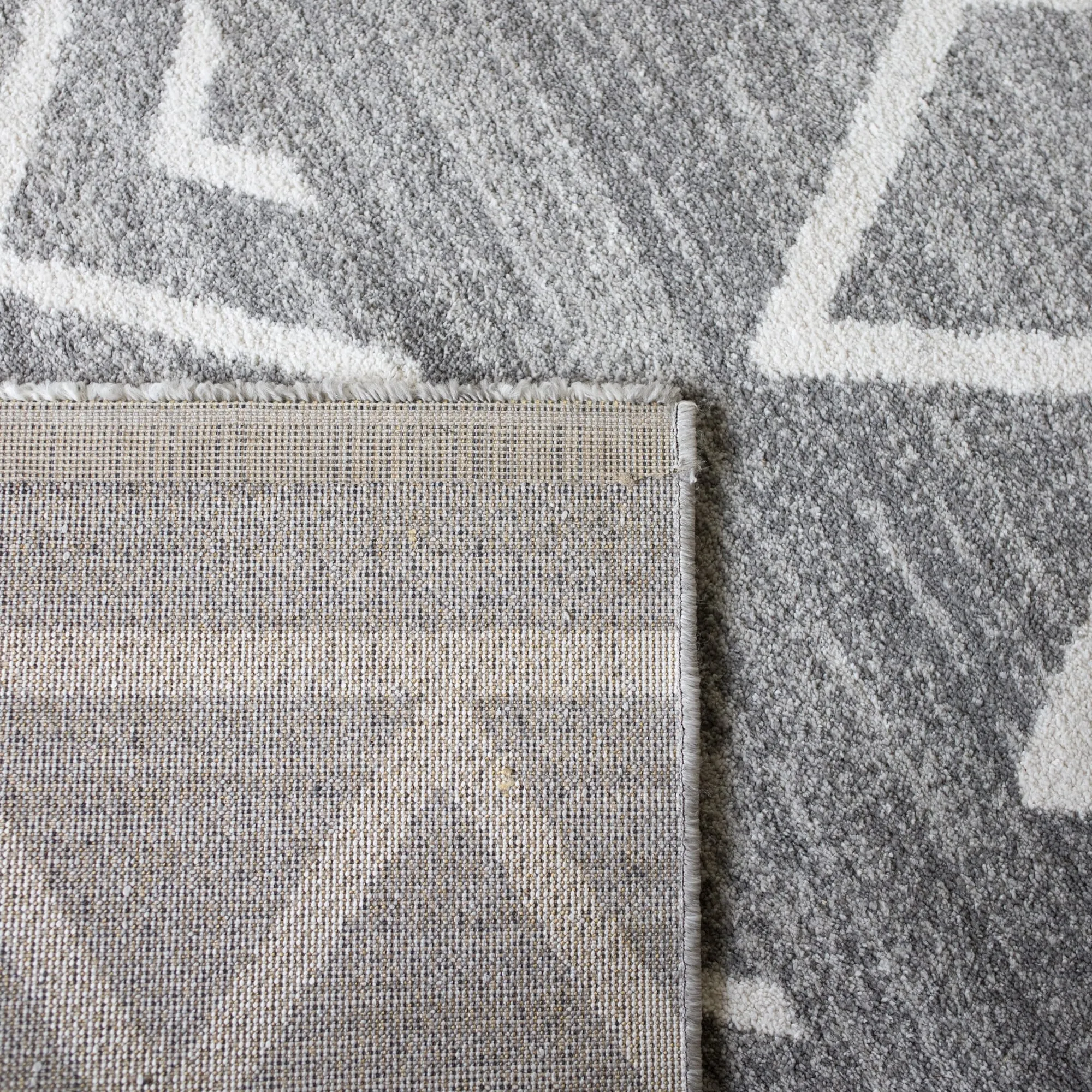 Carson Carrington Salsaker Geometric Area Rug