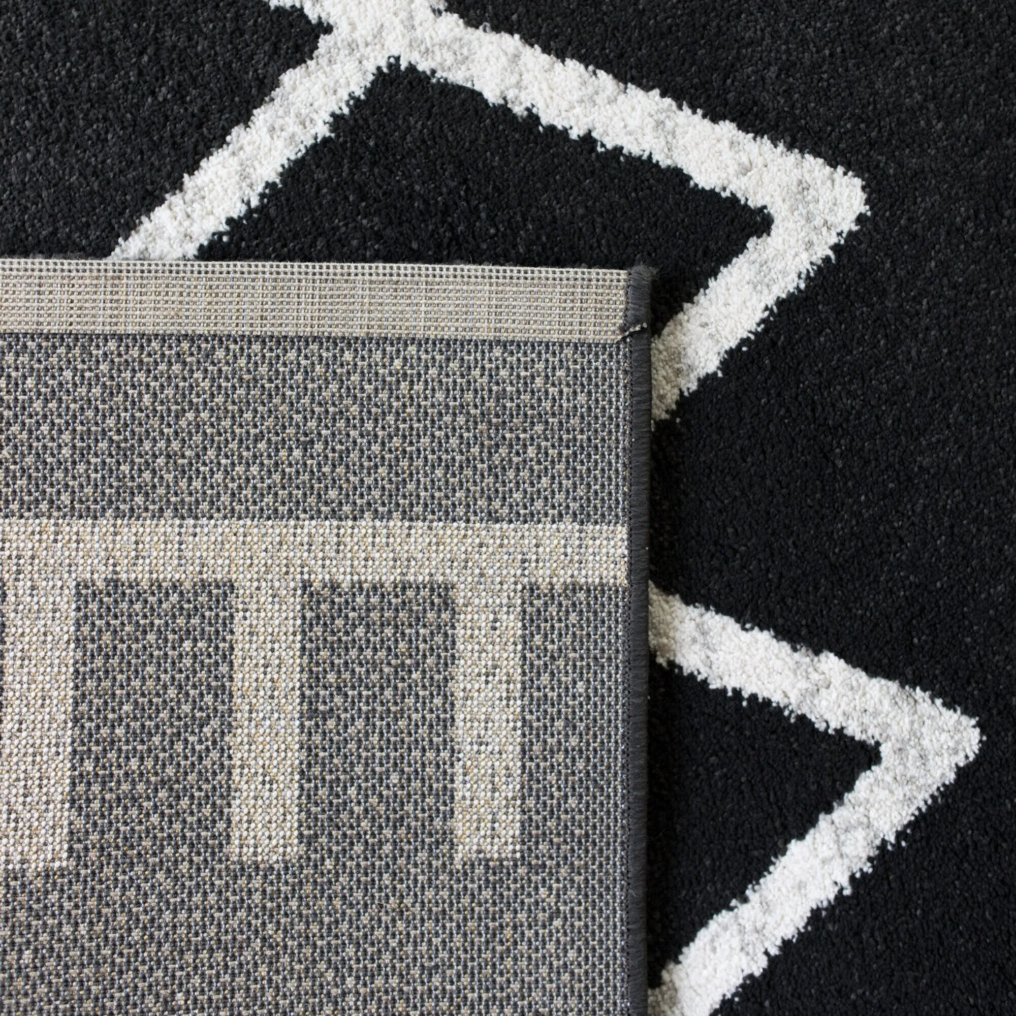 Carson Carrington Salsaker Geometric Area Rug