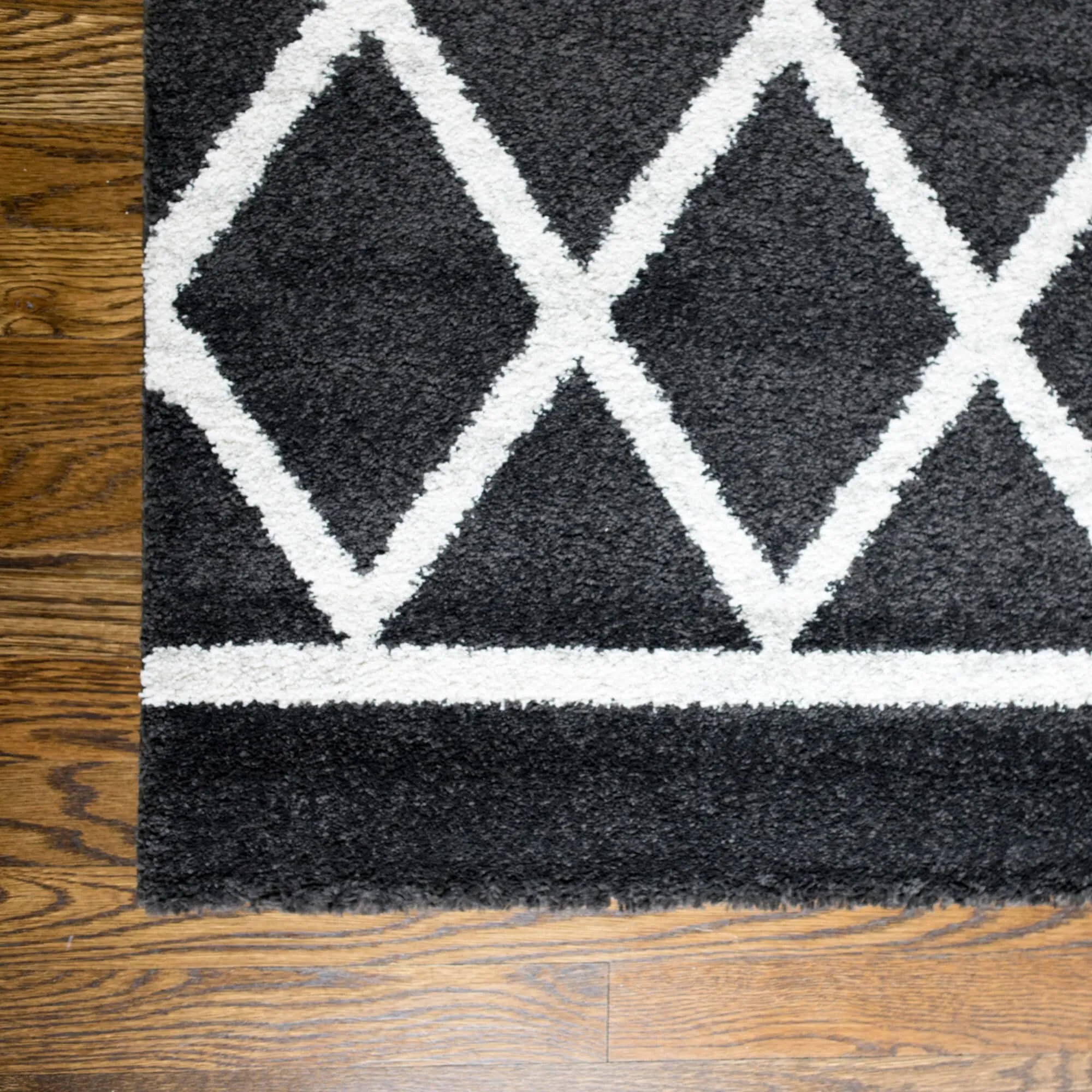 Carson Carrington Salsaker Geometric Area Rug