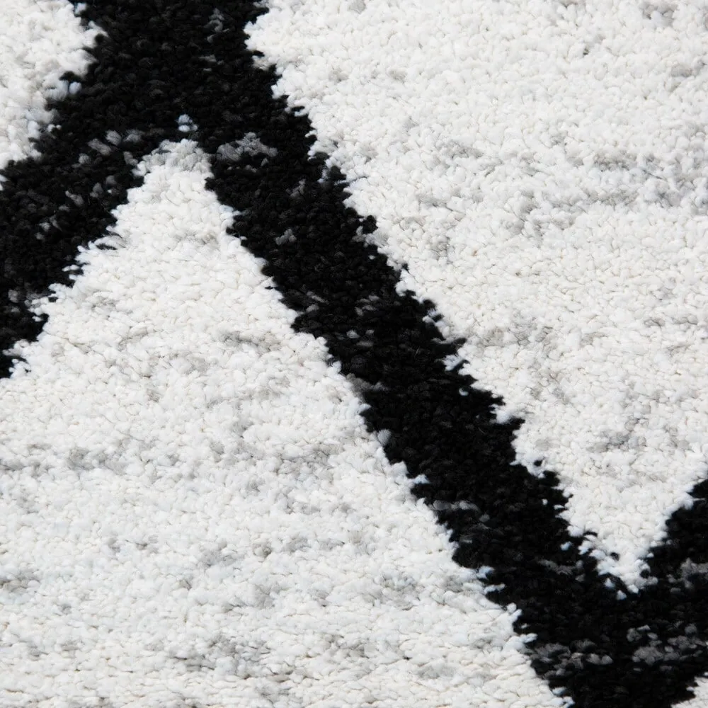 Carson Carrington Salsaker Geometric Area Rug