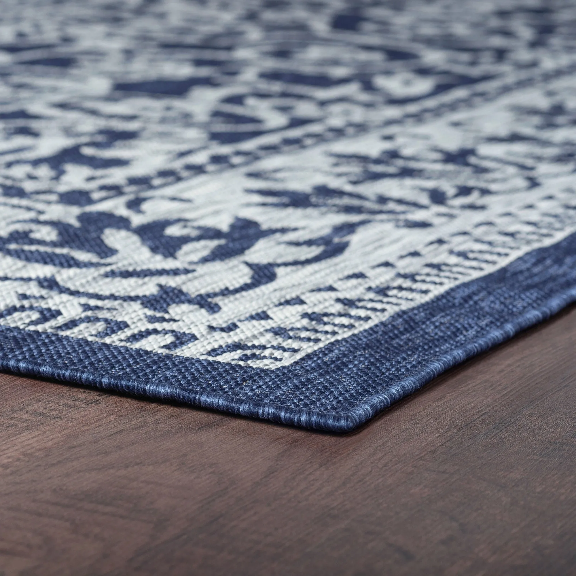 Colonnade Farmhouse Floral & Botanical Indoor/Outdoor Area Rug