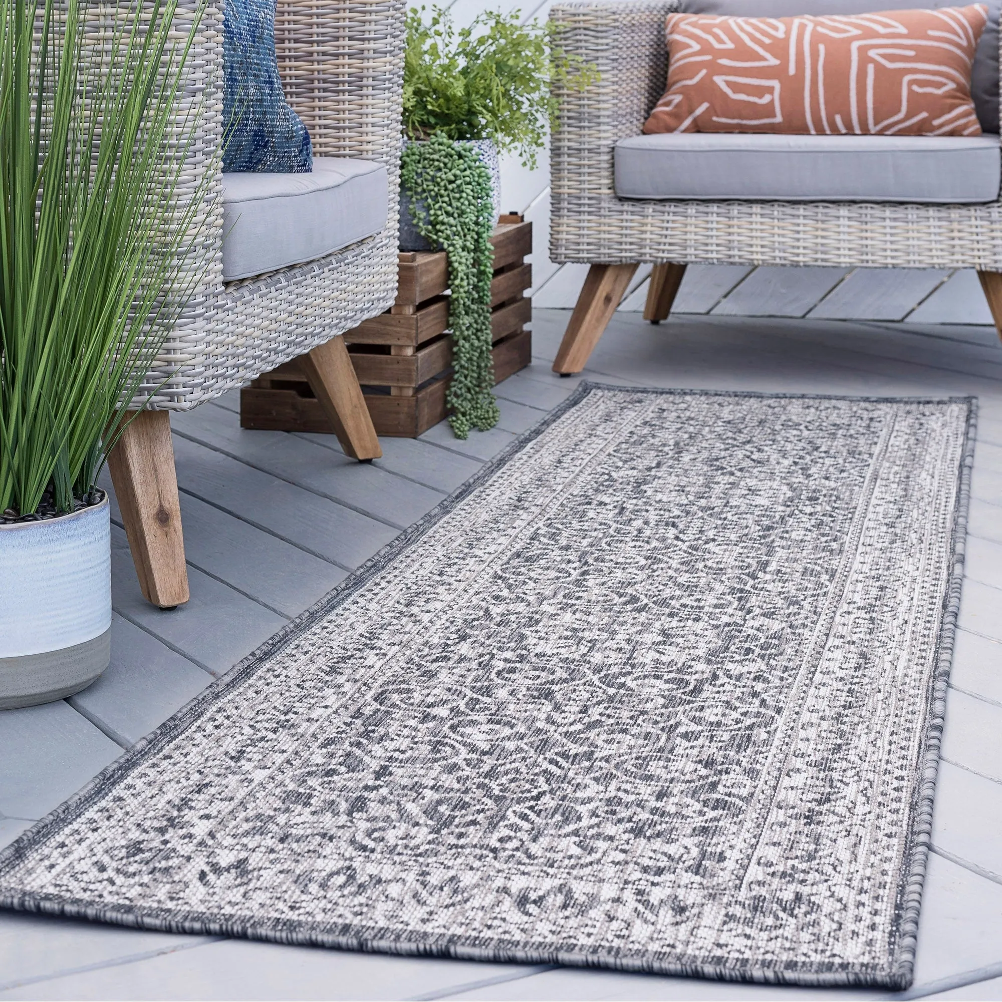 Colonnade Farmhouse Floral & Botanical Indoor/Outdoor Area Rug