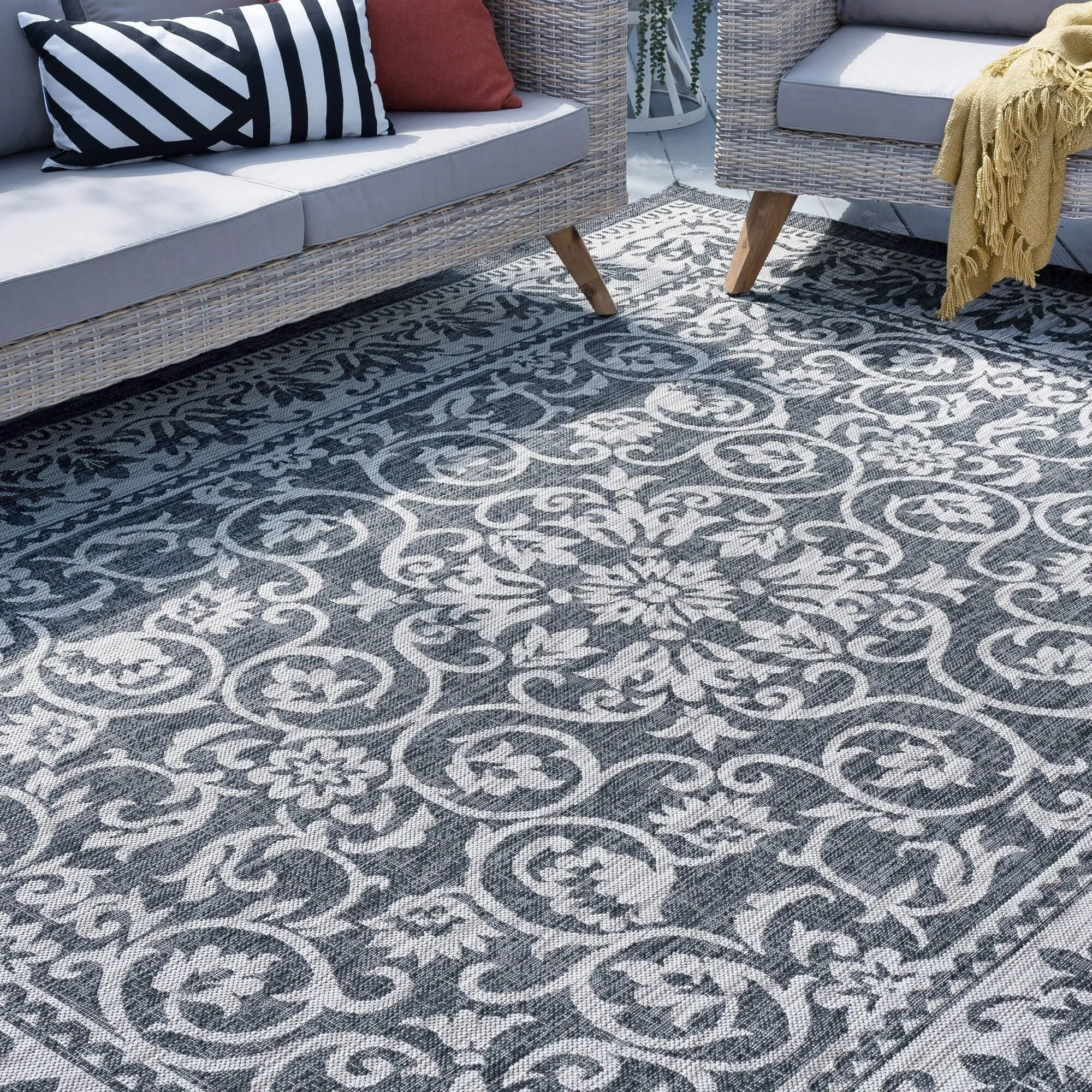 Colonnade Farmhouse Floral & Botanical Indoor/Outdoor Area Rug