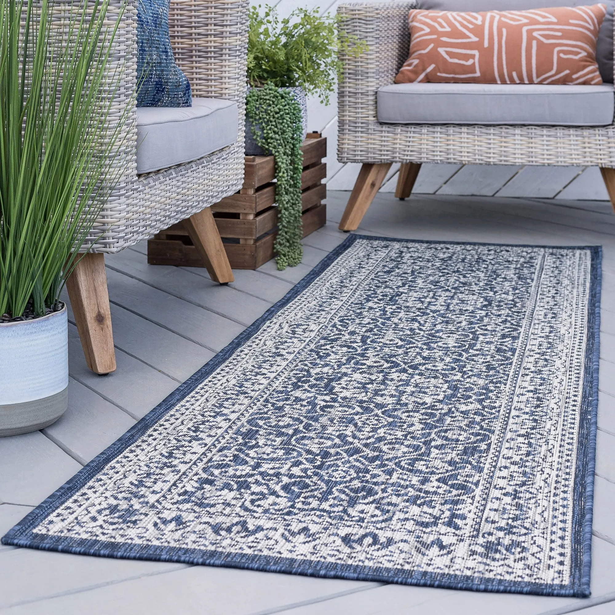 Colonnade Farmhouse Floral & Botanical Indoor/Outdoor Area Rug
