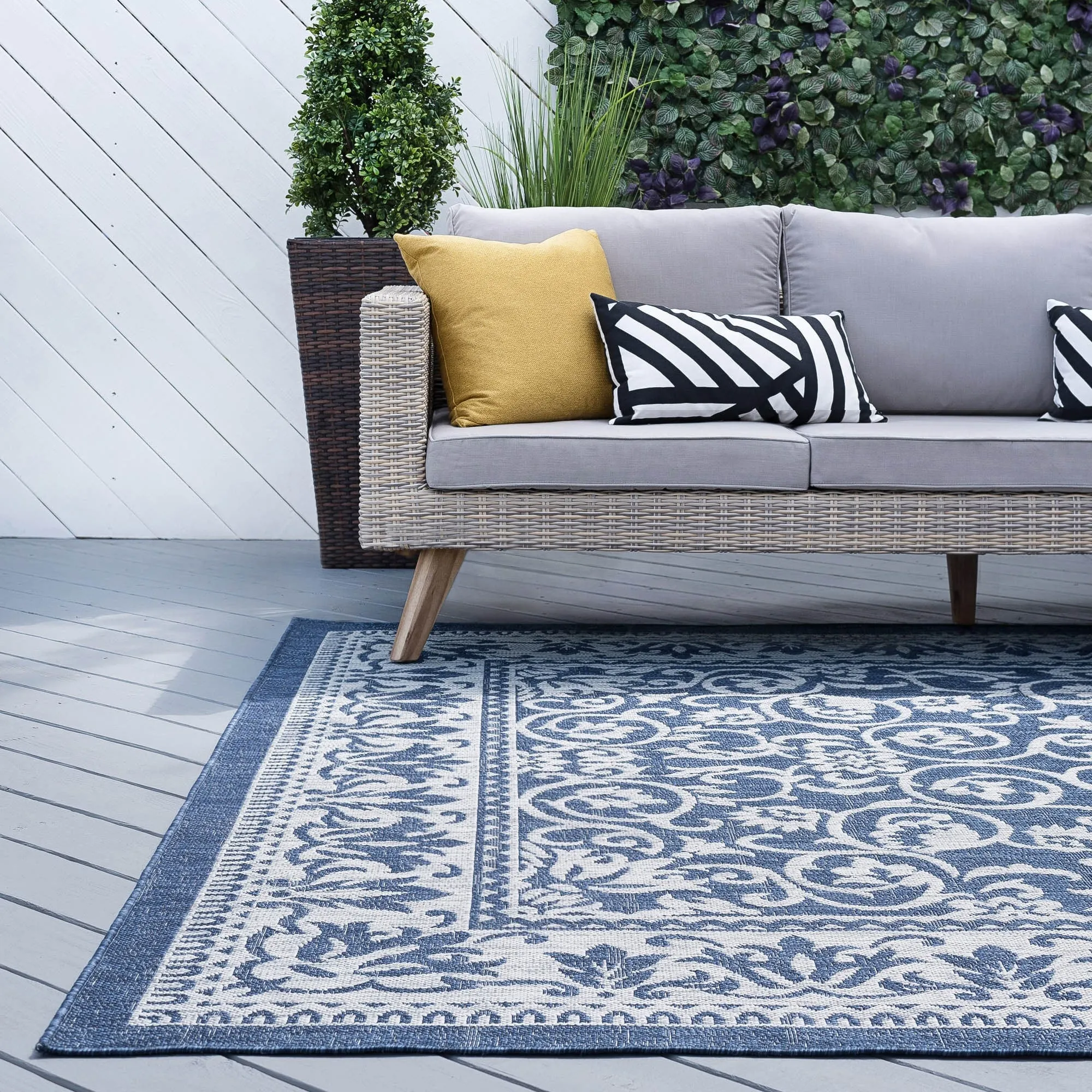 Colonnade Farmhouse Floral & Botanical Indoor/Outdoor Area Rug