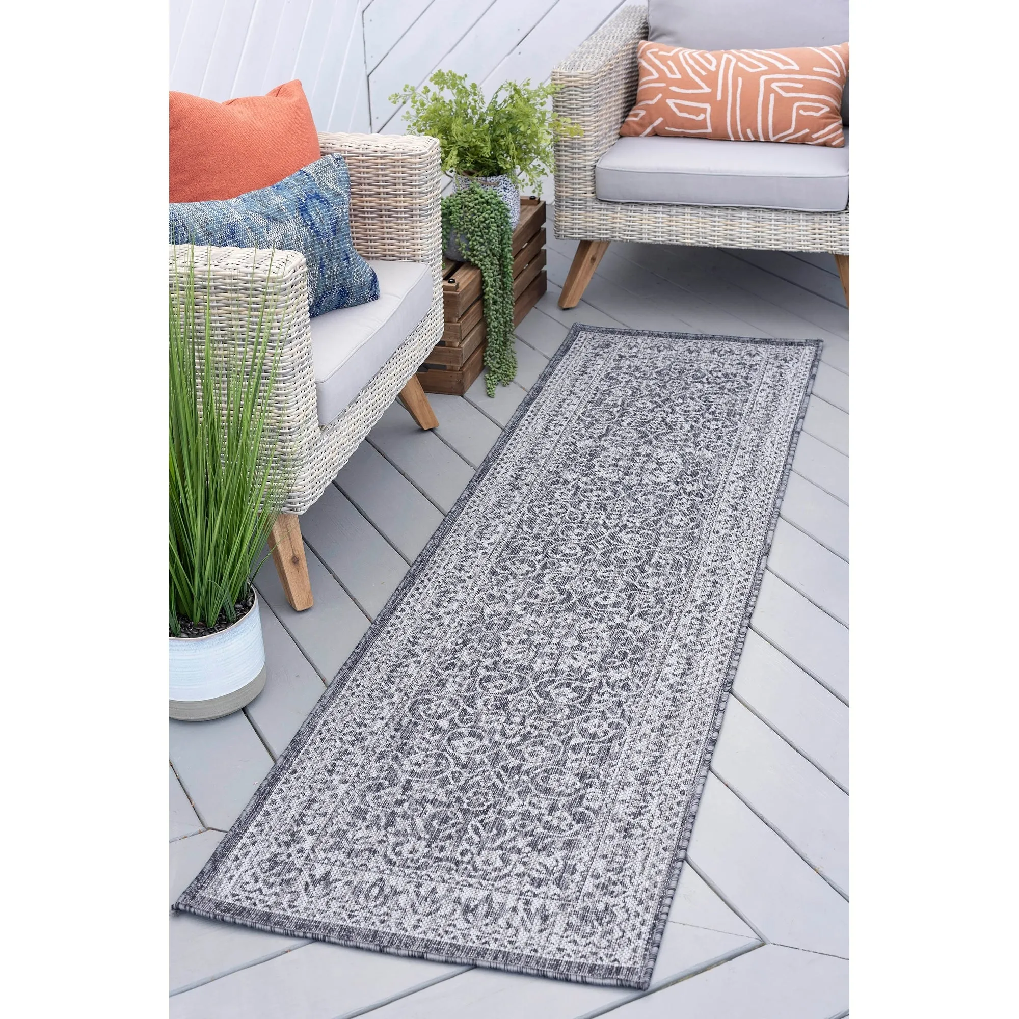 Colonnade Farmhouse Floral & Botanical Indoor/Outdoor Area Rug