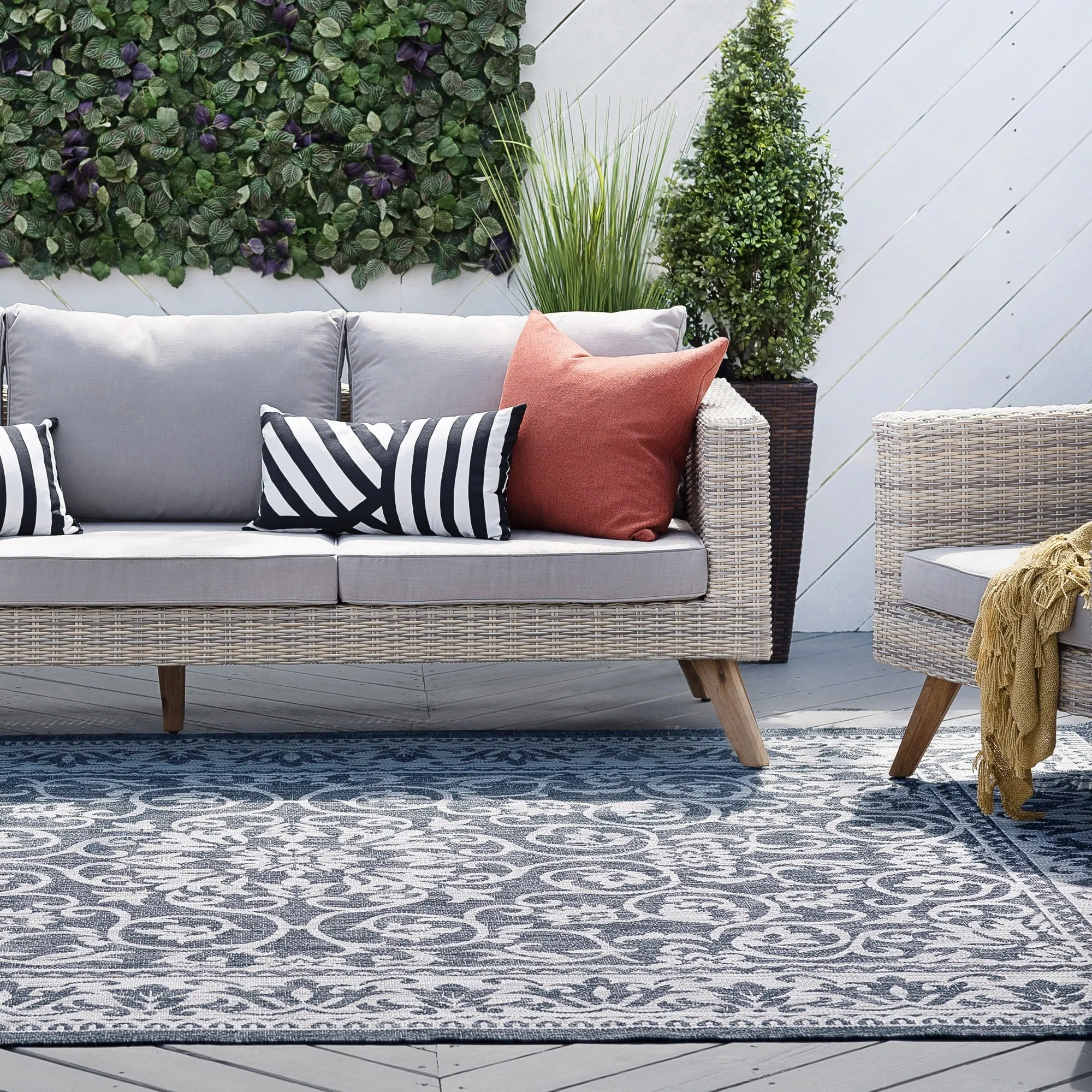 Colonnade Farmhouse Floral & Botanical Indoor/Outdoor Area Rug