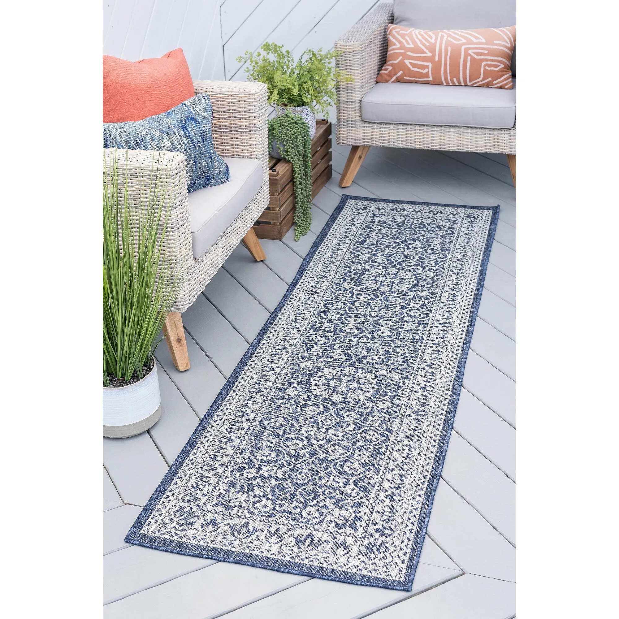 Colonnade Farmhouse Floral & Botanical Indoor/Outdoor Area Rug