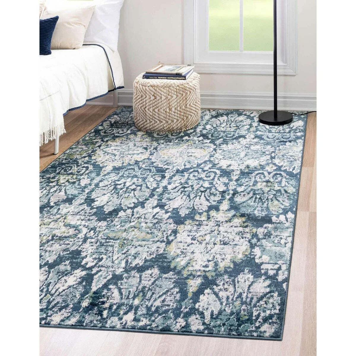 Contemporary Synnove Collection Area Rug