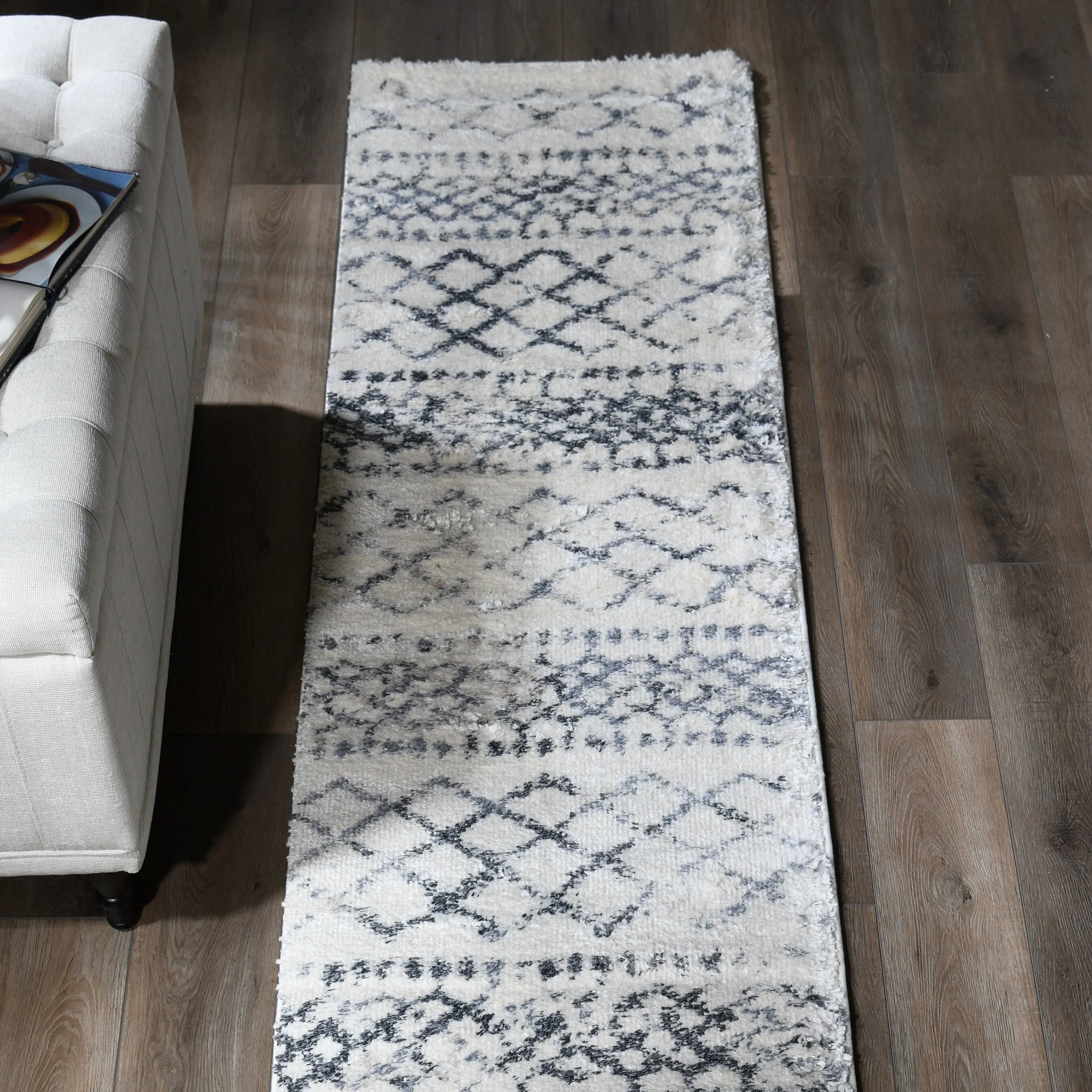 Daku Collection Moroccan Distressed Area Rug
