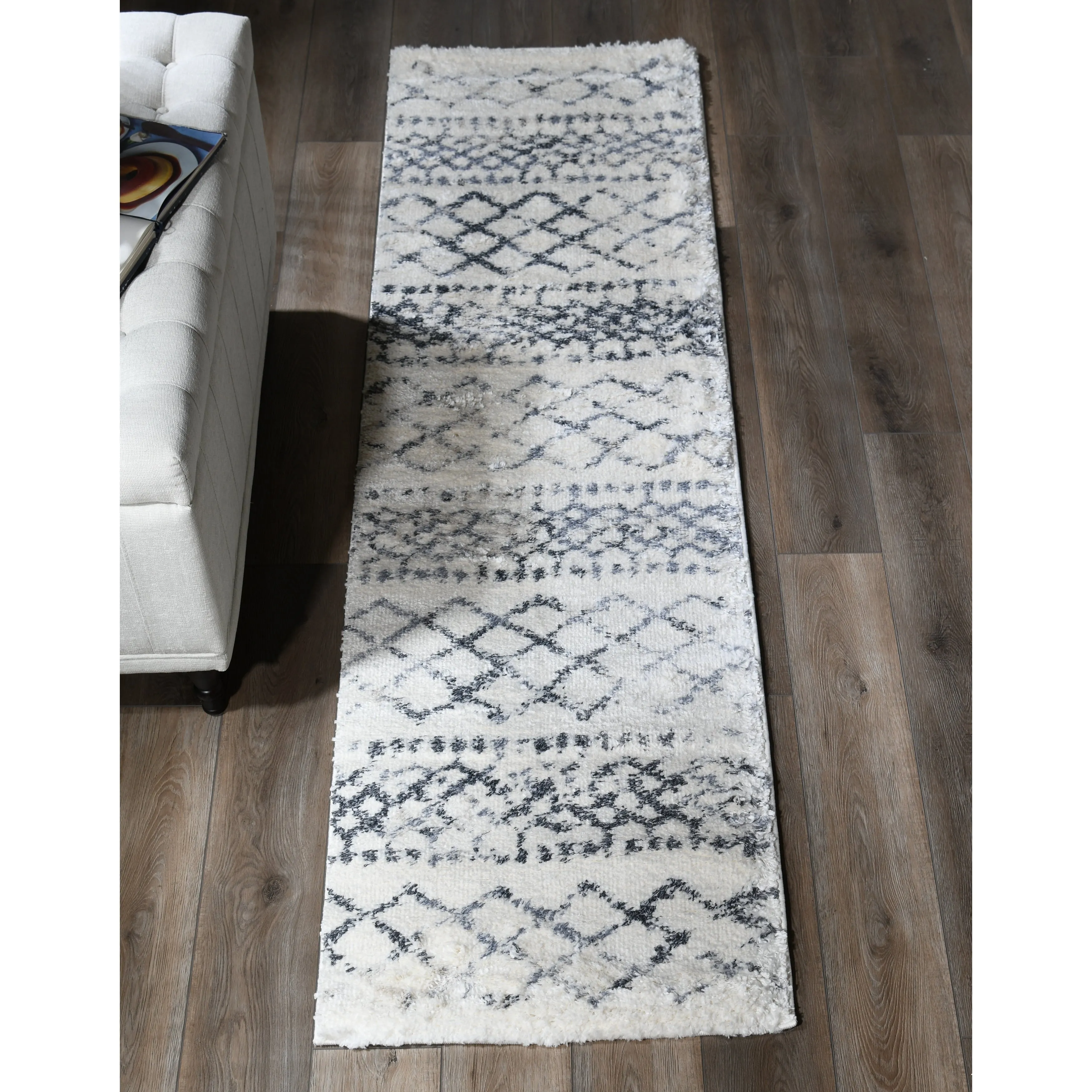 Daku Collection Moroccan Distressed Area Rug