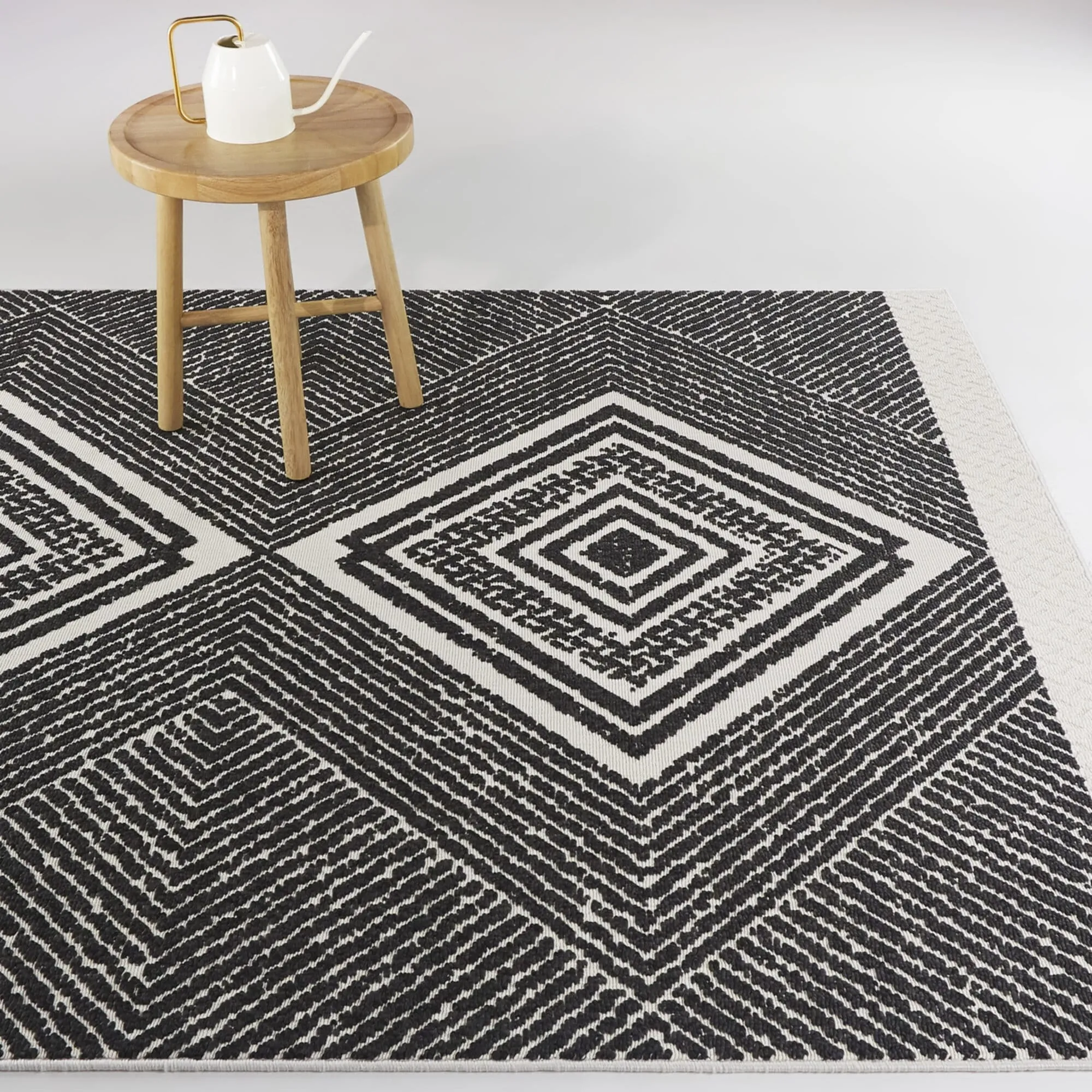 DeLuca Diamond Medallion Indoor/Outdoor Area Rug