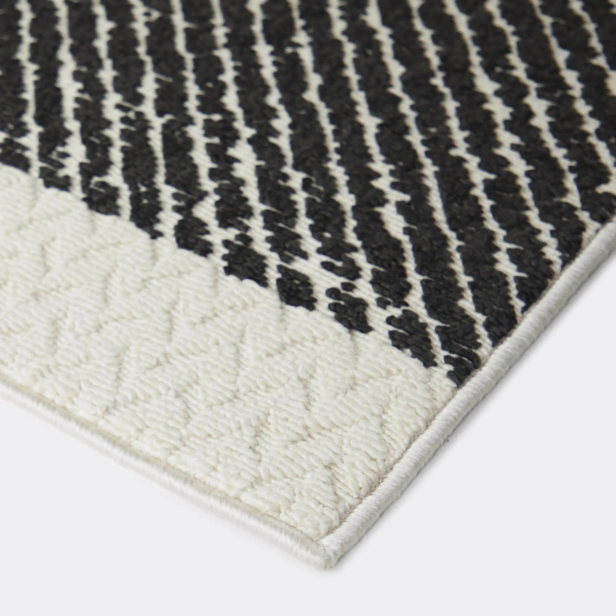 DeLuca Diamond Medallion Indoor/Outdoor Area Rug