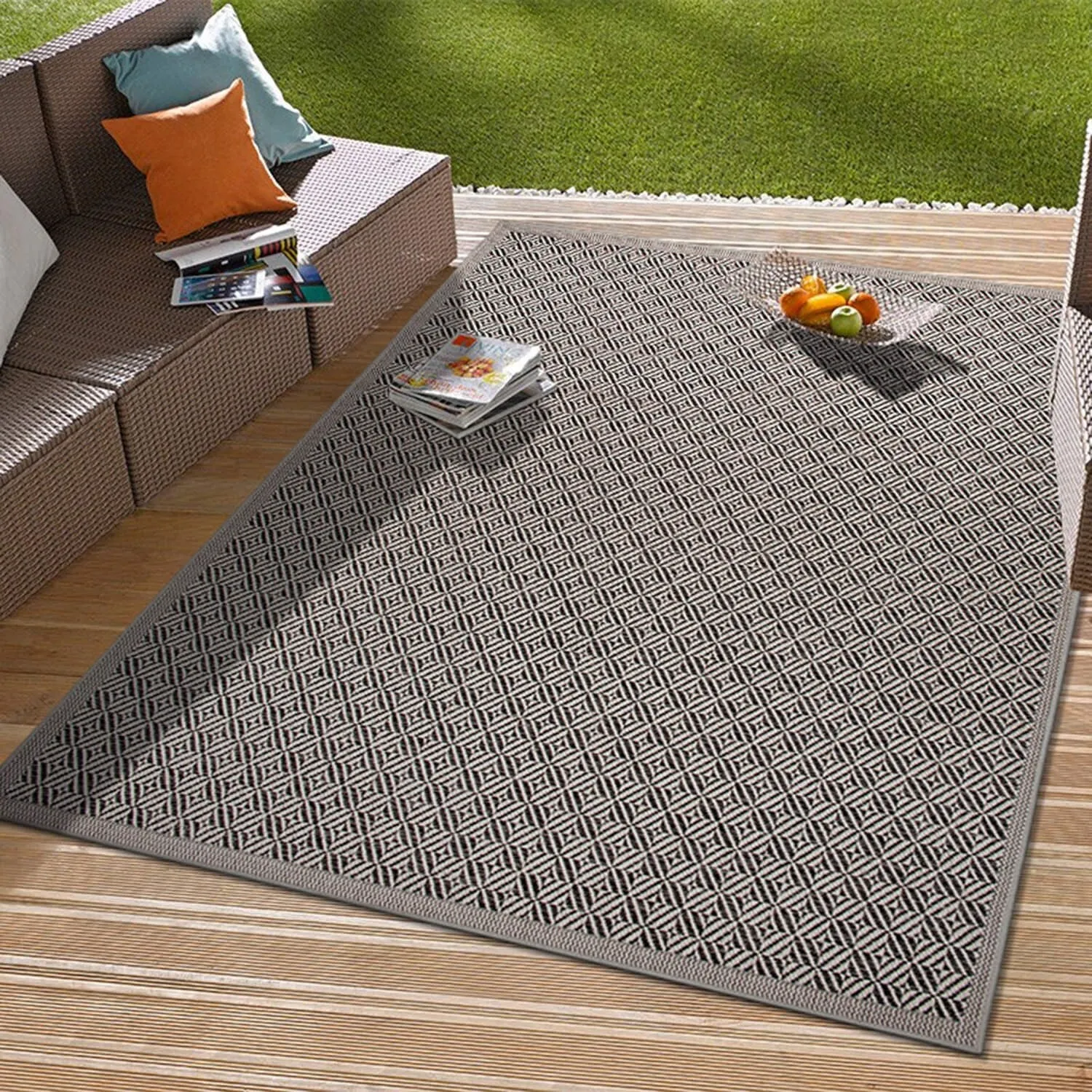 Geometric Border Indoor/Outdoor Area Rug