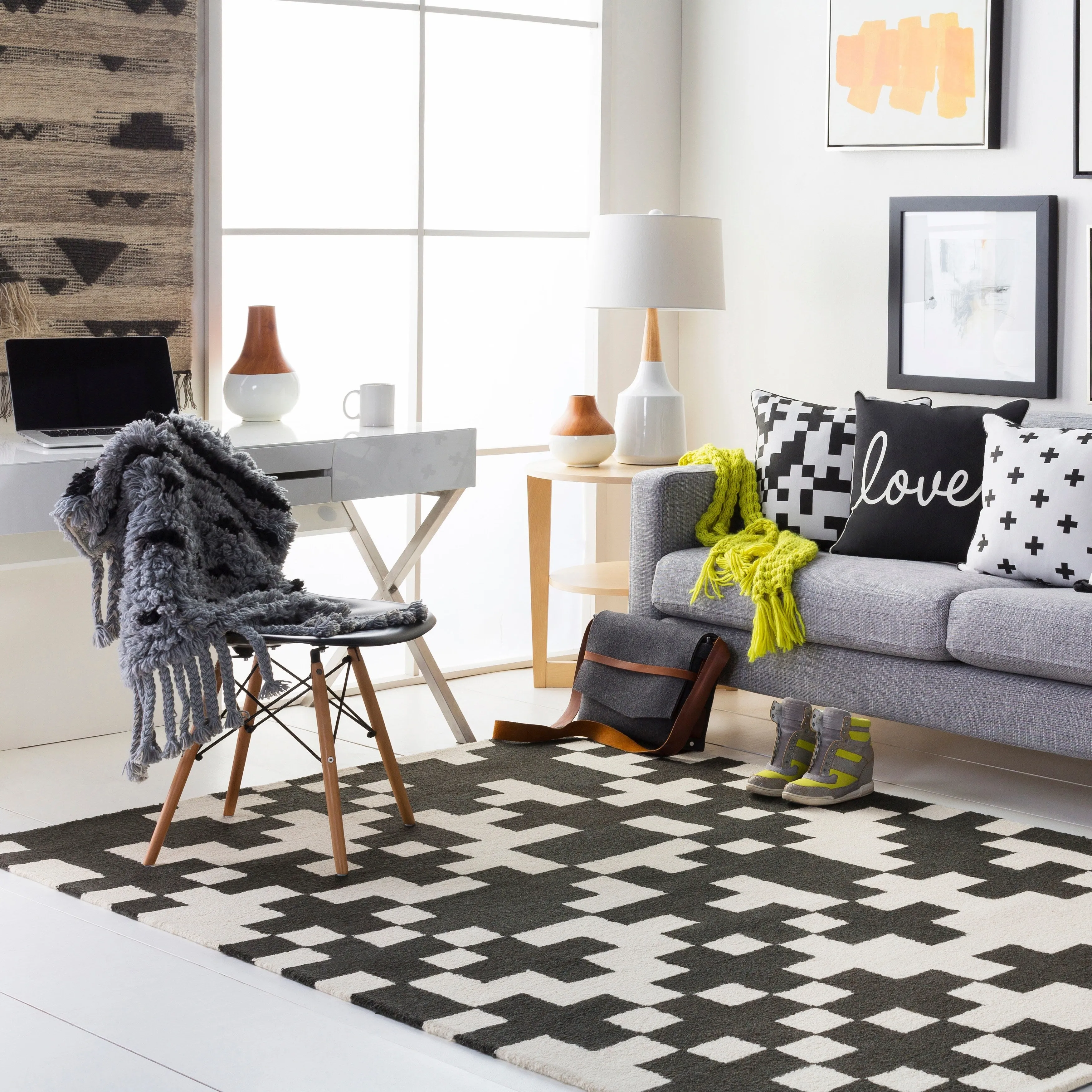 Hand-Tufted Pole Wool Rug