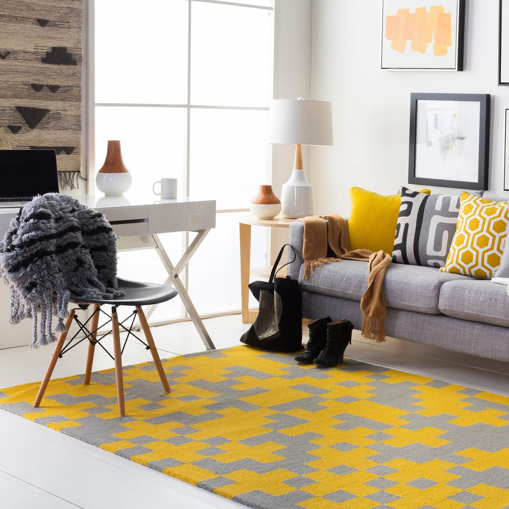 Hand-Tufted Pole Wool Rug