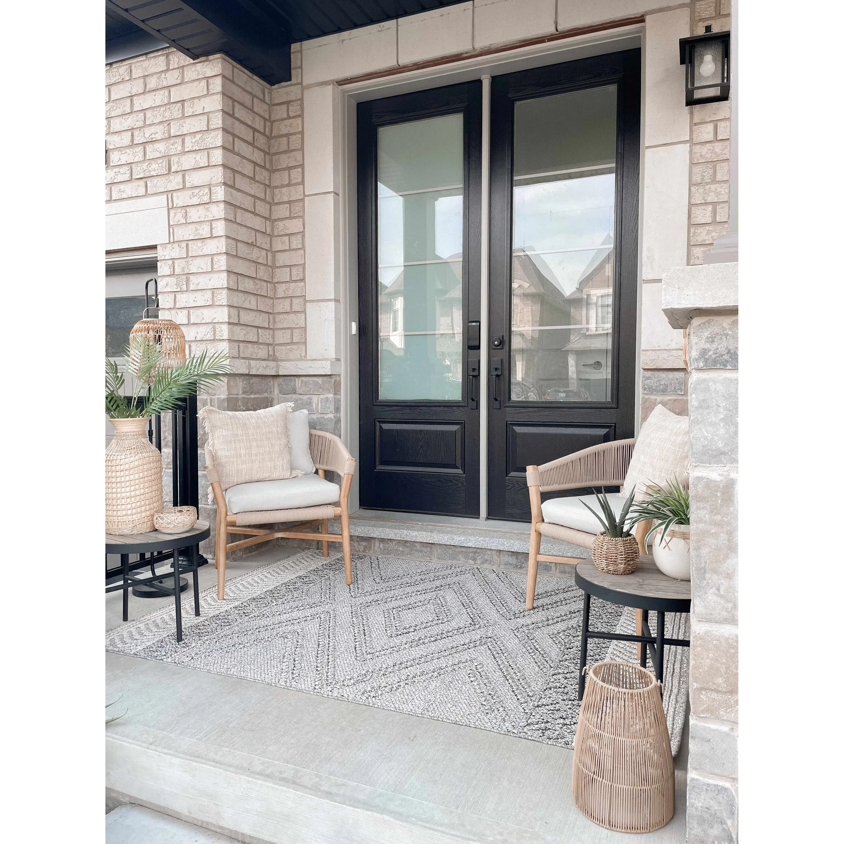 Hauteloom Areli Diamond Geometric Farmhouse Patio Outdoor Area Rug