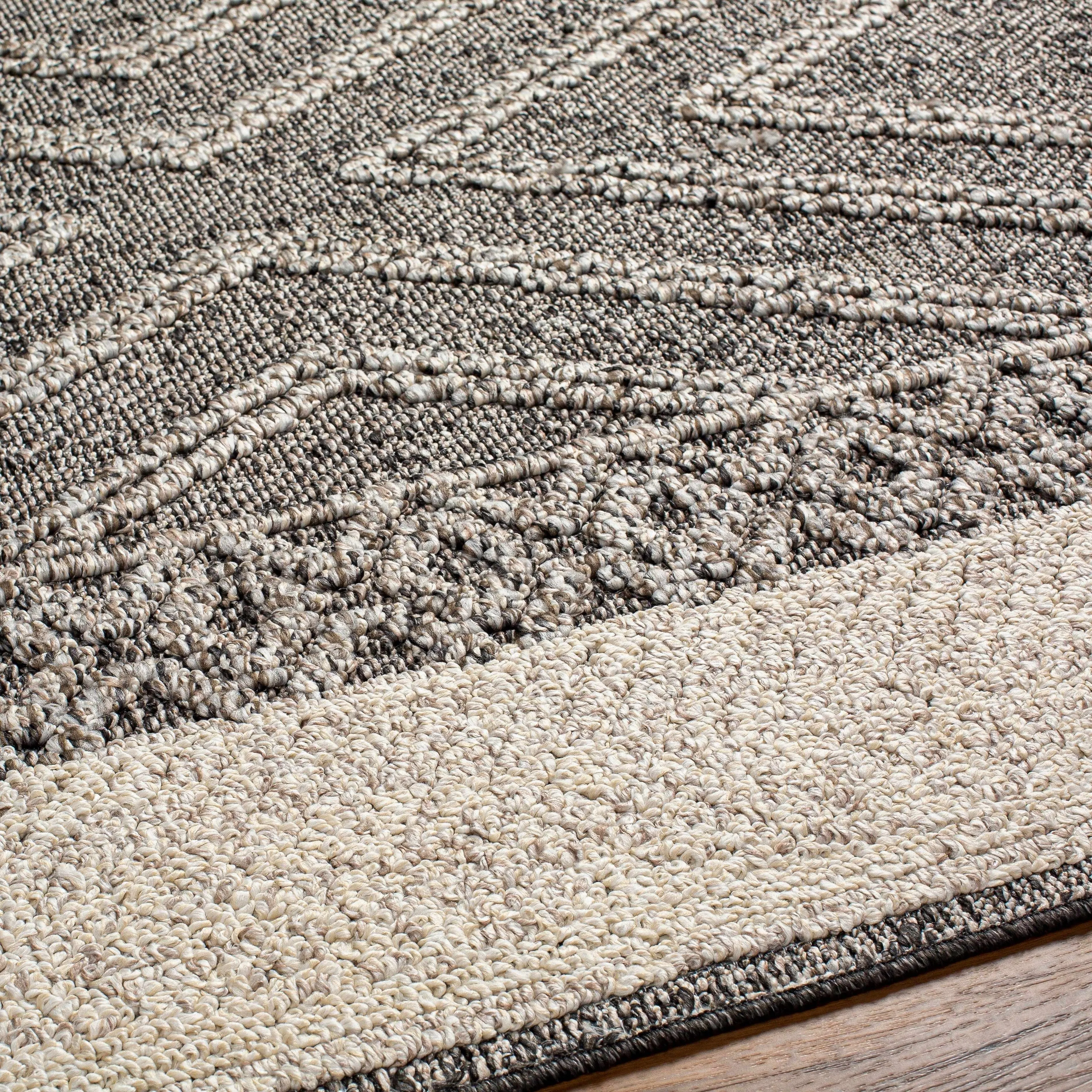 Hauteloom Areli Diamond Geometric Farmhouse Patio Outdoor Area Rug