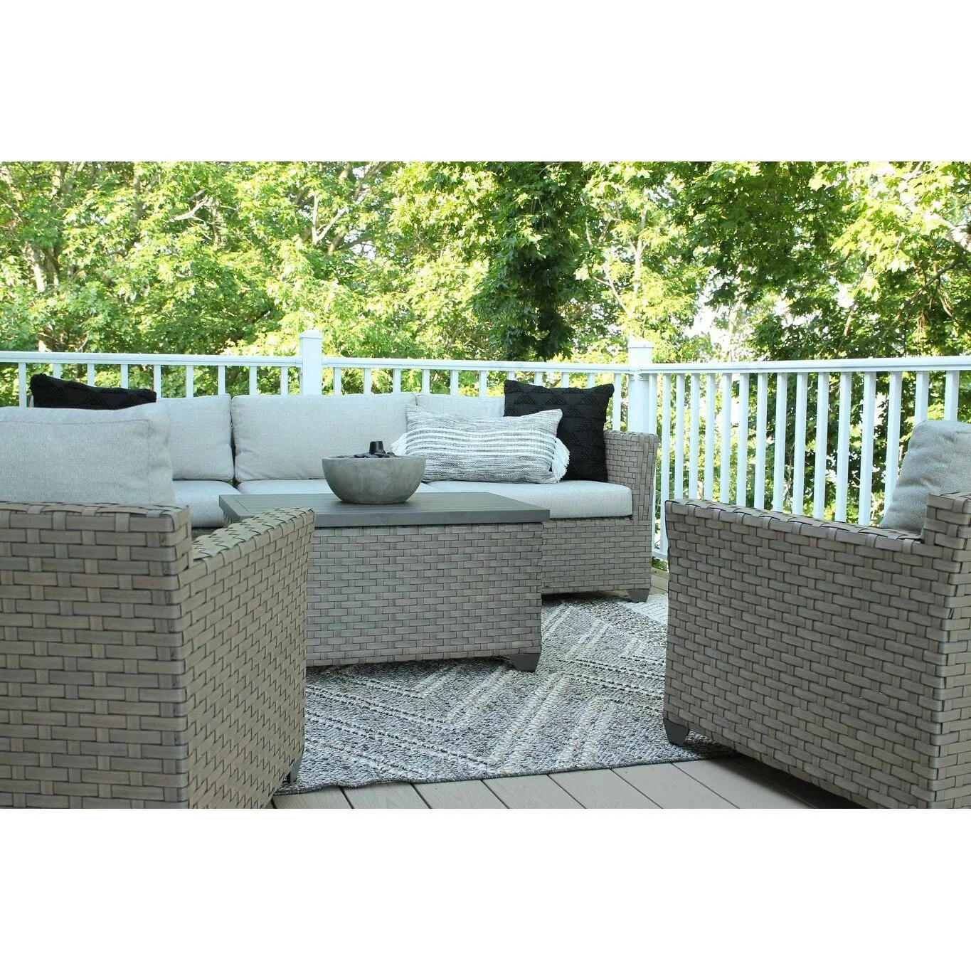 Hauteloom Areli Diamond Geometric Farmhouse Patio Outdoor Area Rug