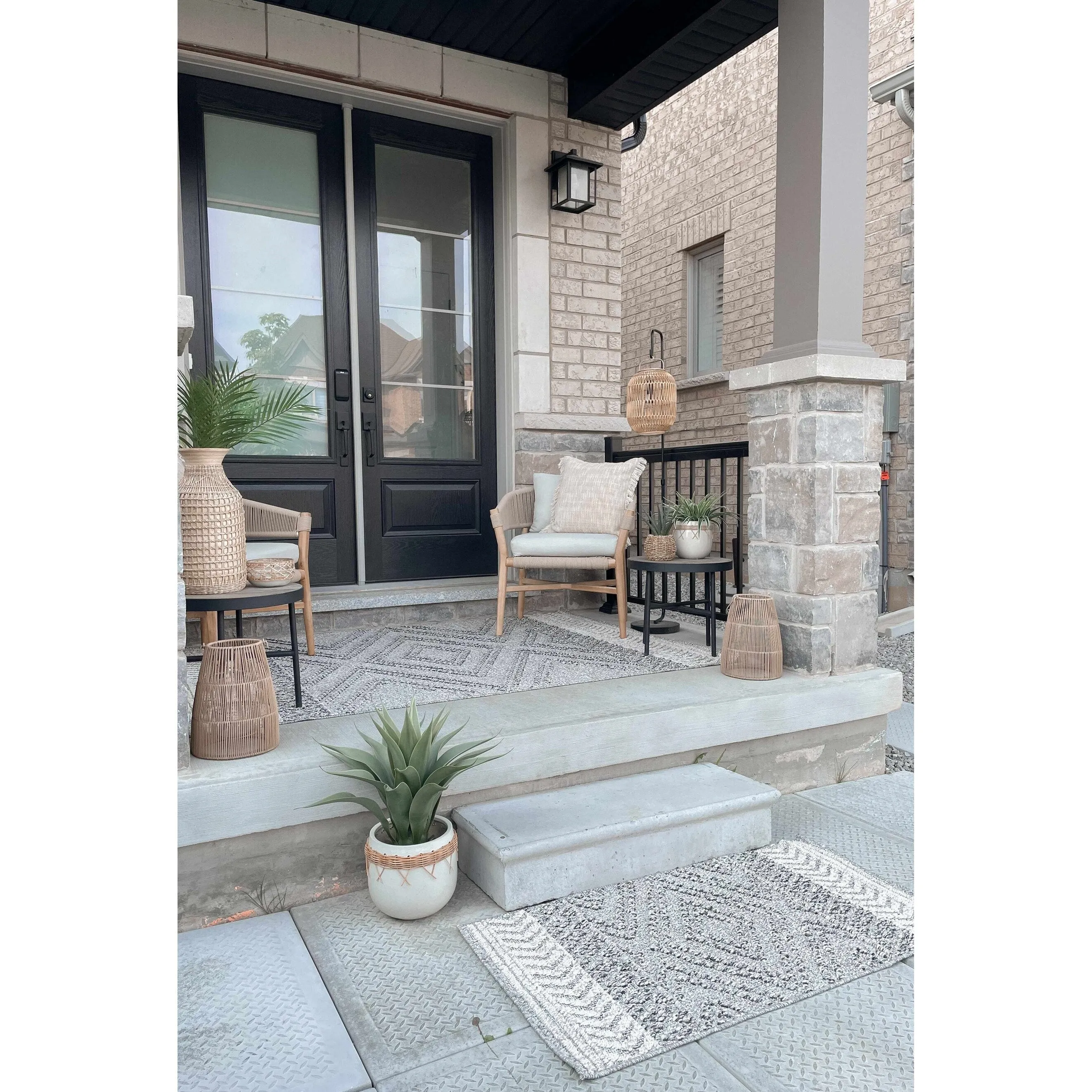 Hauteloom Areli Diamond Geometric Farmhouse Patio Outdoor Area Rug