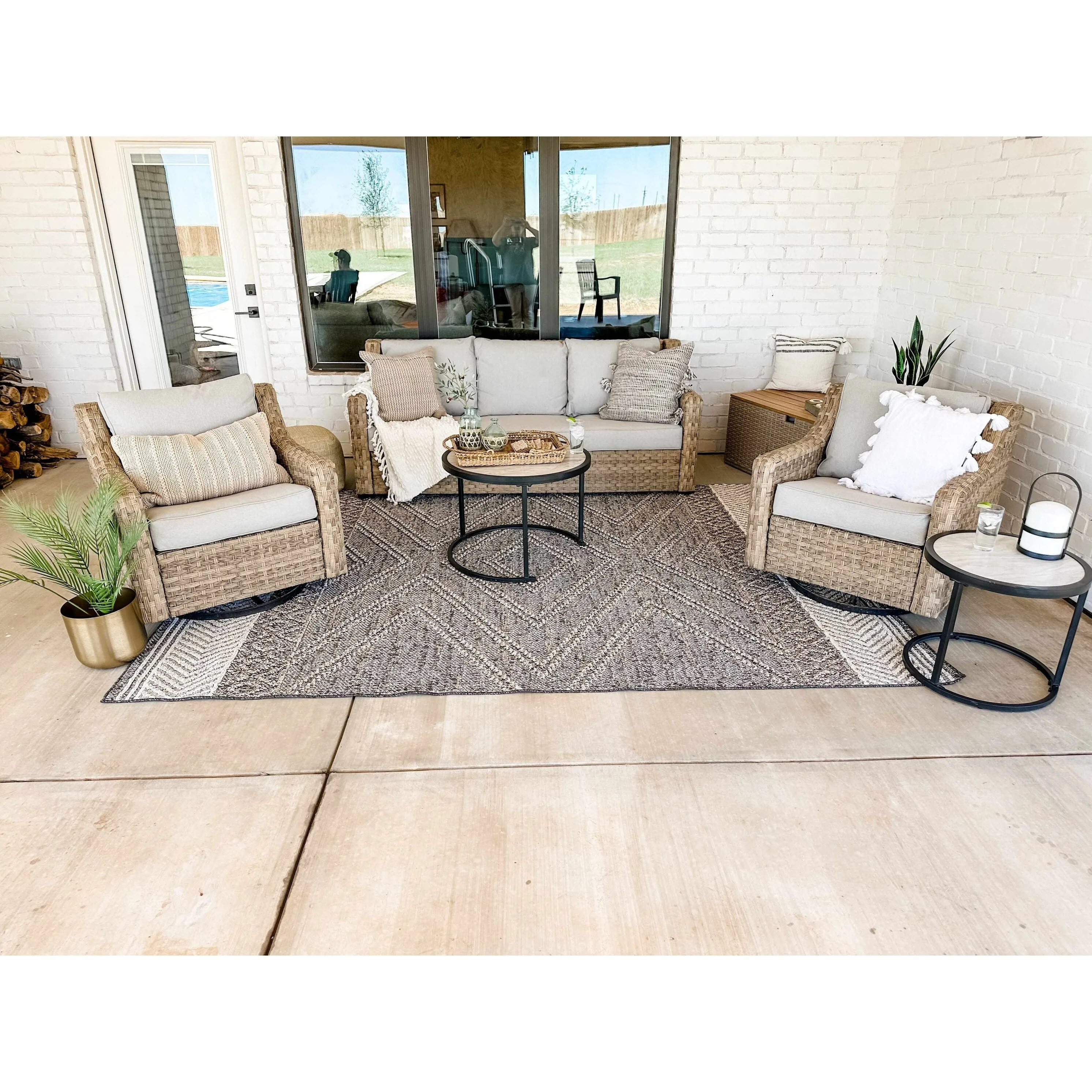 Hauteloom Areli Diamond Geometric Farmhouse Patio Outdoor Area Rug